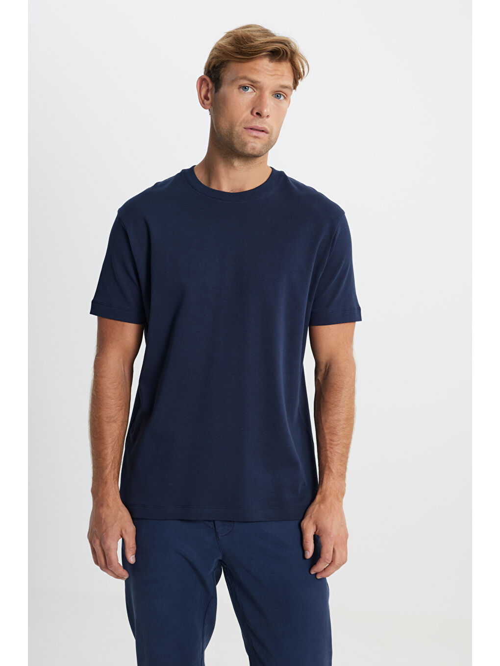 Erkek Lacivert %100 Pamuk Modern Fit Normal Kesim Bisiklet Yaka Tişört-2