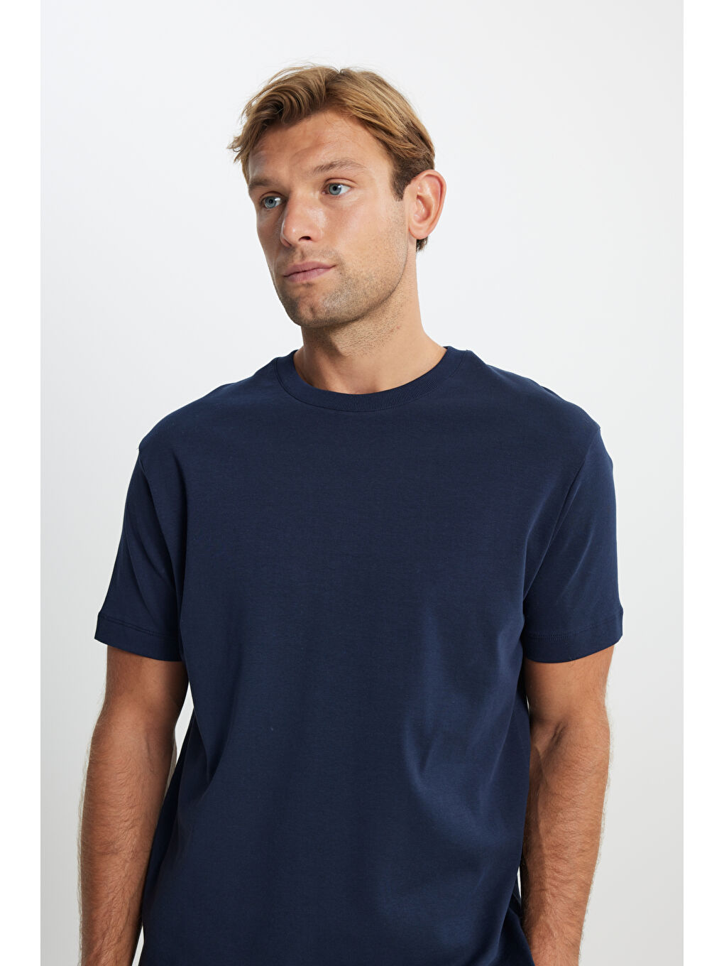 Erkek Lacivert %100 Pamuk Modern Fit Normal Kesim Bisiklet Yaka Tişört-3