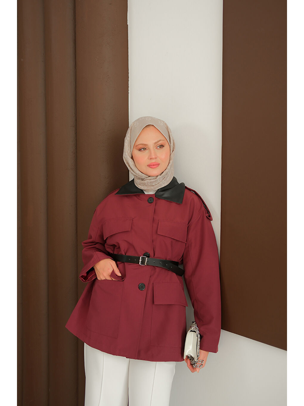 Kadın Yakası Deri Kemerli Kısa Ceket Bordo-2