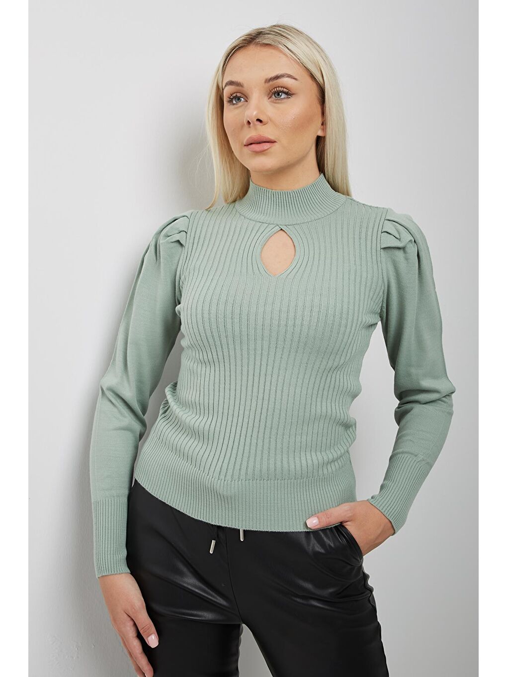 Fashion Friends Pastel Yeşil Yarım Balıkçı Yaka Pencere Detaylı Fitilli Slim Fit Triko Kadın Kazak 23K0397K1