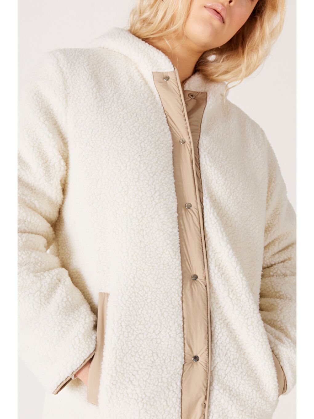 Loose Fit Rahat Kesim Kapüşonlu Çift Taraflı Sherpa Bej Mont-4