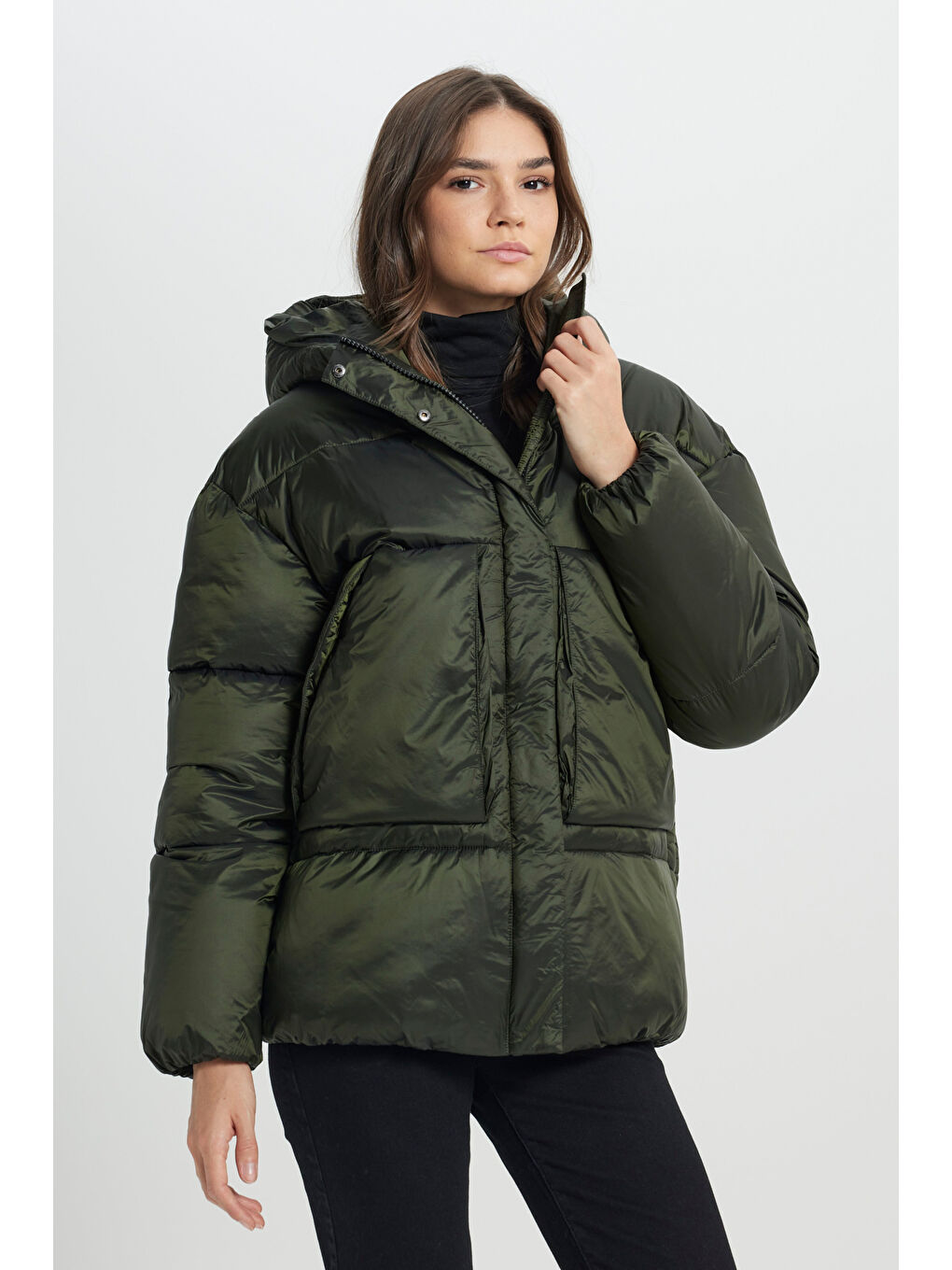 Loose Fit Rahat Kesim Kapüşonlu Haki Şişme Mont-3