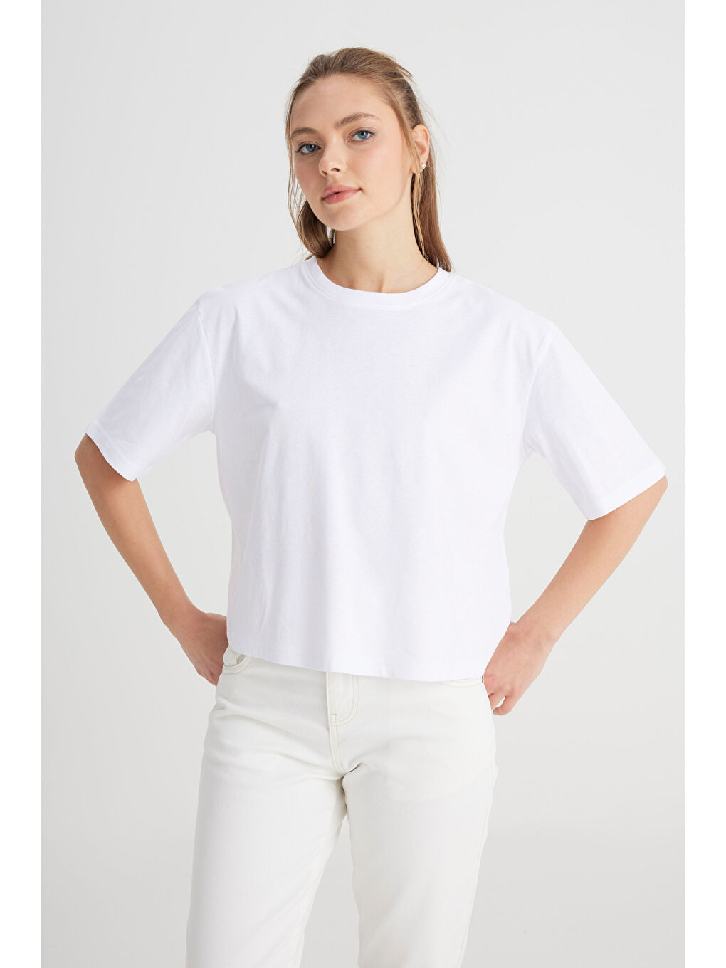 Relaxed Fit Geniş Kesim Bisiklet Yaka %100 Pamuk Beyaz Tişört