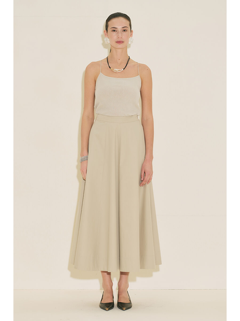 Bej Kup Detaylı Kloş Etek Taş