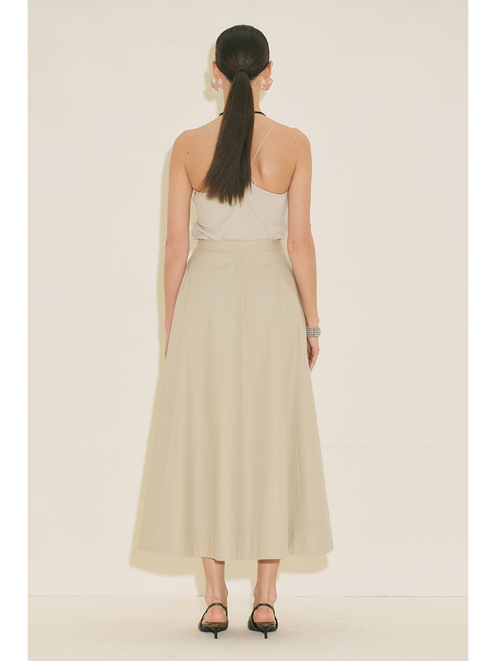 Bej Kup Detaylı Kloş Etek Taş-3