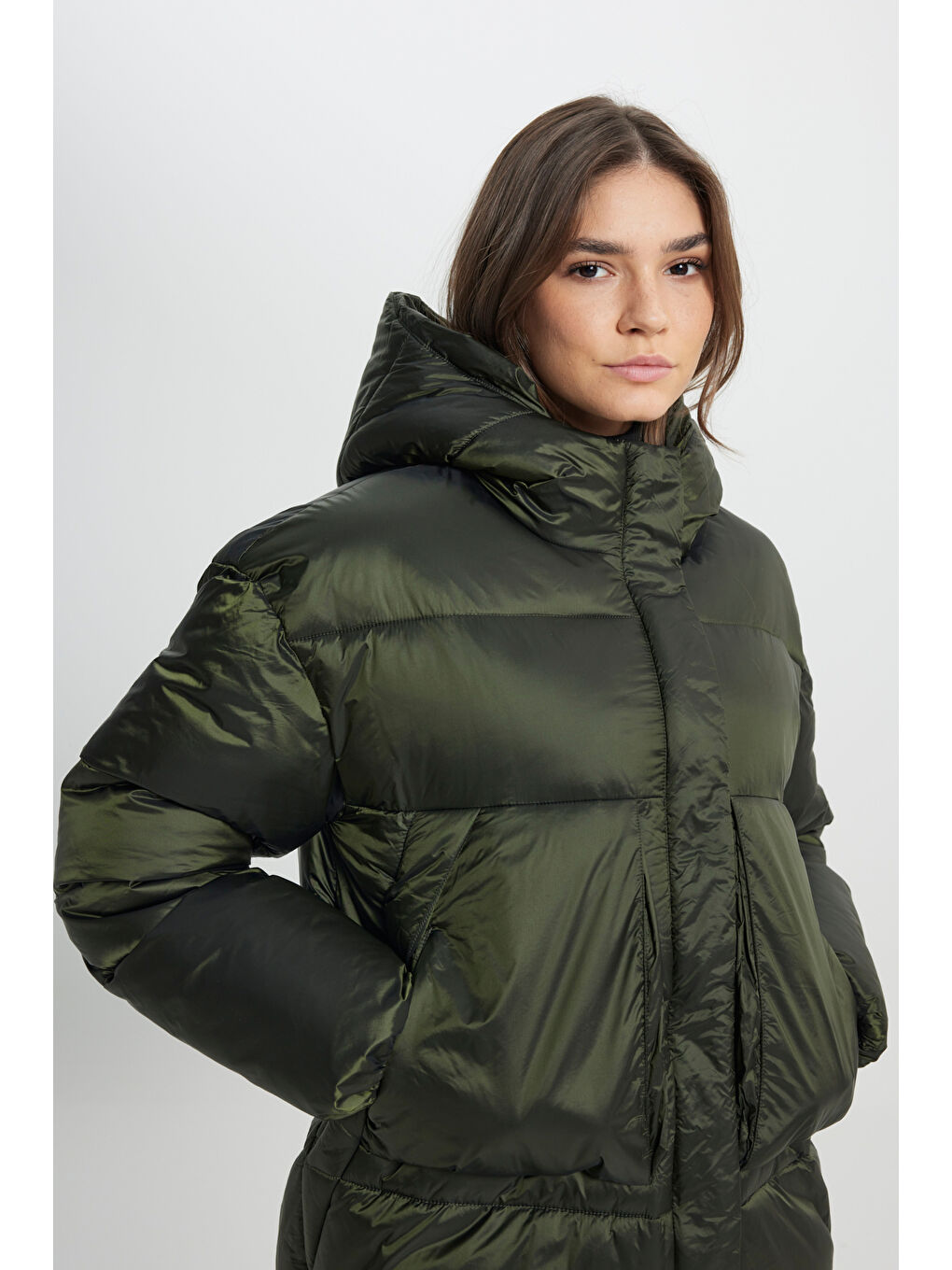 Loose Fit Rahat Kesim Kapüşonlu Haki Şişme Mont-4