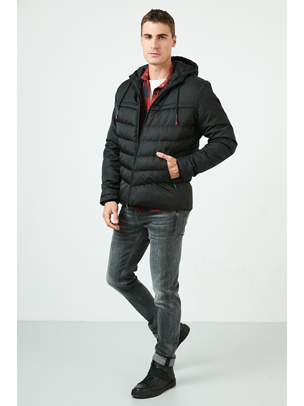 Siyah Slim Fit Kapüşonlu Cepli   100 Pamuk Erkek Şişme Mont 5712070-2