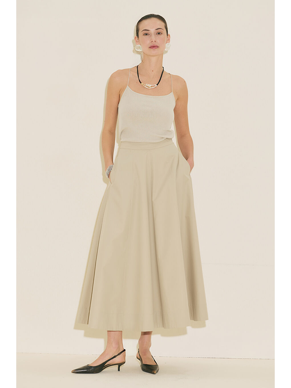 Bej Kup Detaylı Kloş Etek Taş-7