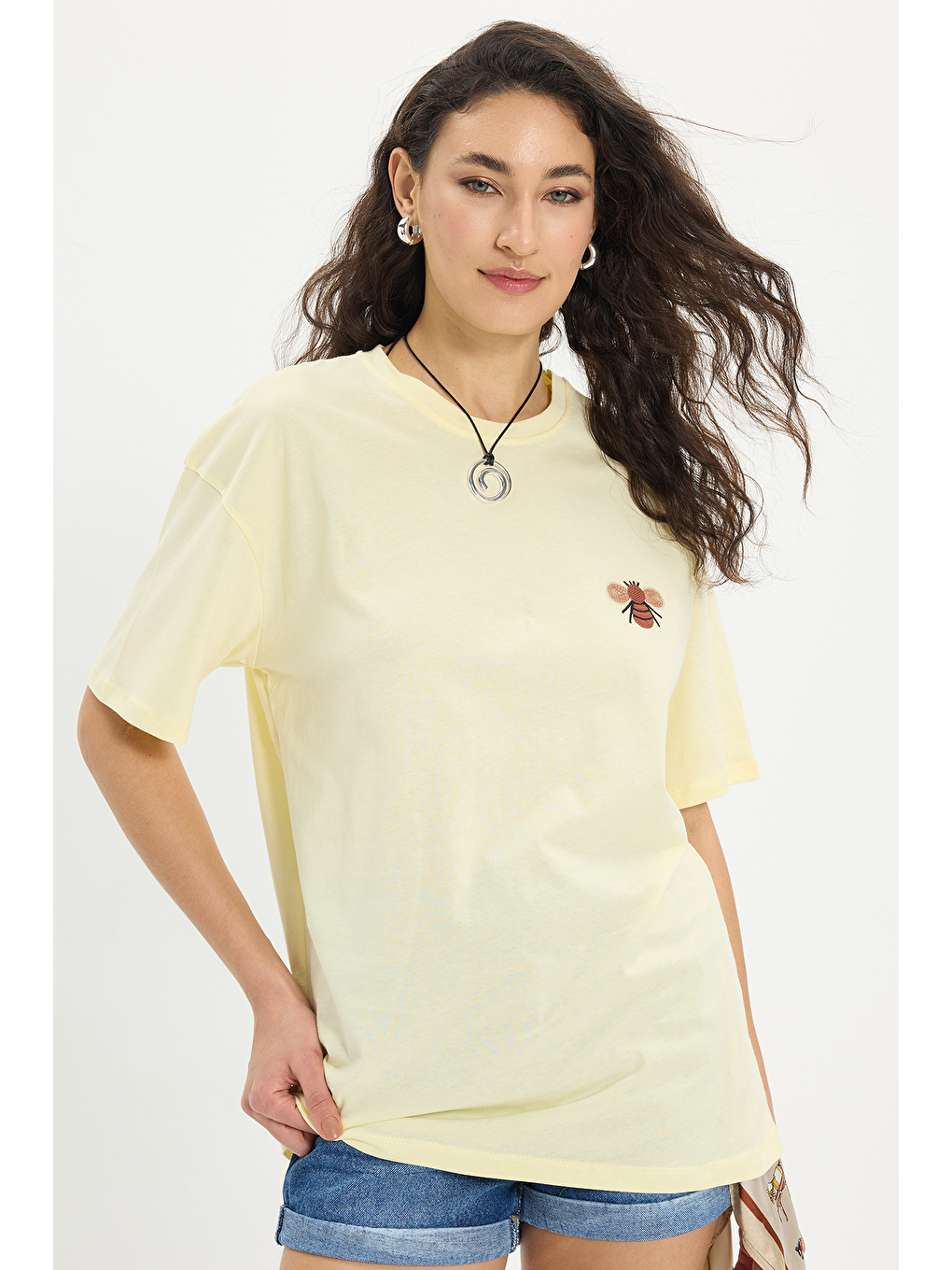 Kadın Oversize Geniş Kesim %100 Pamuk Bisiklet Yaka Kısa Kollu Baskılı Sarı Tişört-6