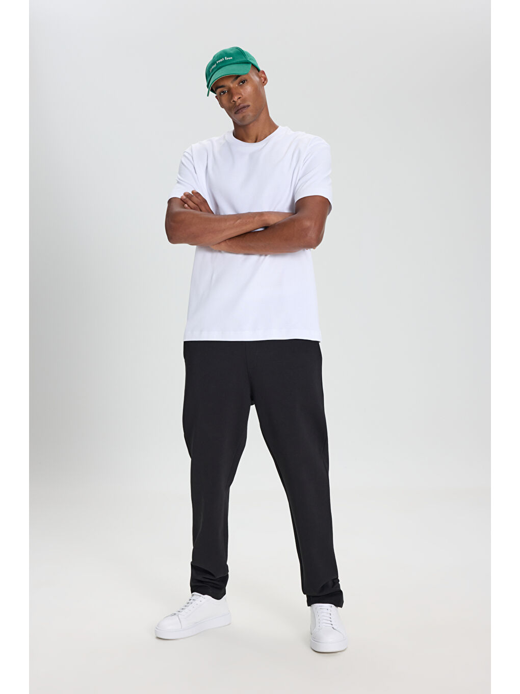 Erkek Beyaz %100 Pamuk Modern Fit Normal Kesim Bisiklet Yaka Tişört-1