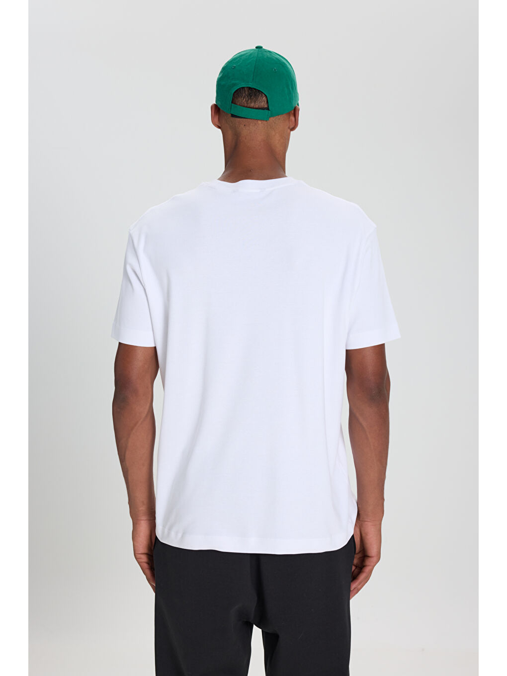 Erkek Beyaz %100 Pamuk Modern Fit Normal Kesim Bisiklet Yaka Tişört-4