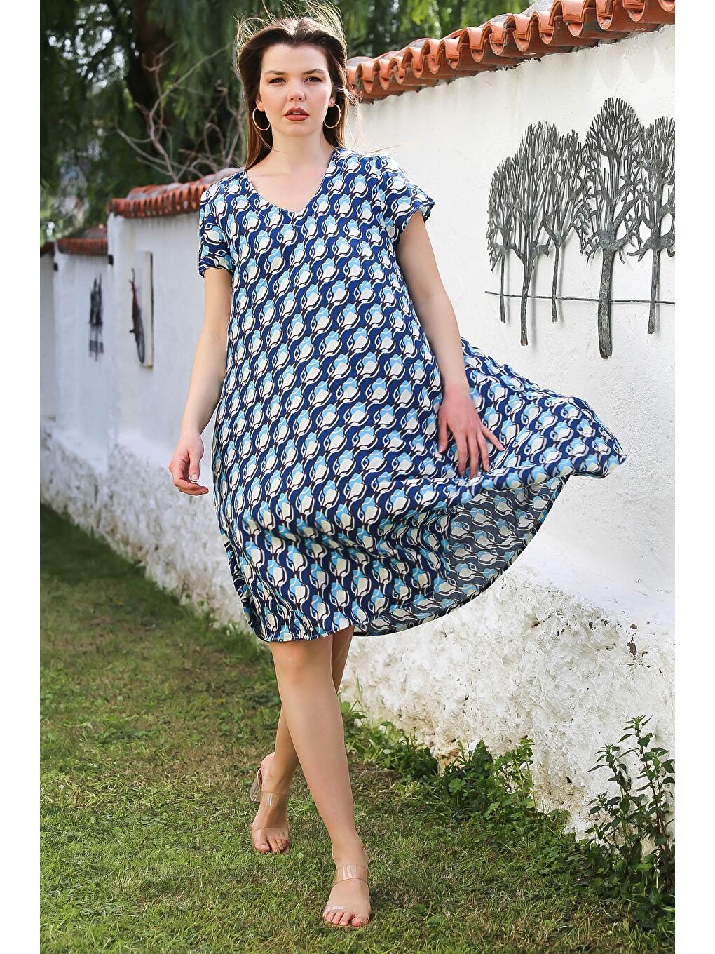 Mavi V Yaka Düşük Kol Allover Baskılı Casual Viskon Dokuma Elbise 115 66