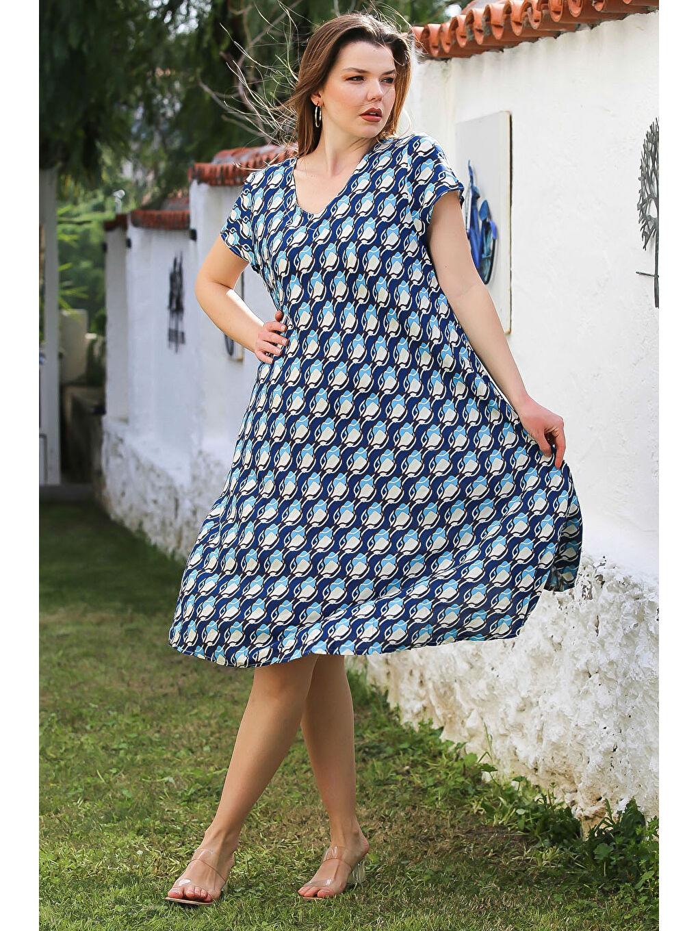 Mavi V Yaka Düşük Kol Allover Baskılı Casual Viskon Dokuma Elbise 115 66-1
