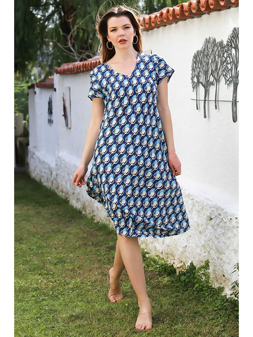 Mavi V Yaka Düşük Kol Allover Baskılı Casual Viskon Dokuma Elbise 115 66-4