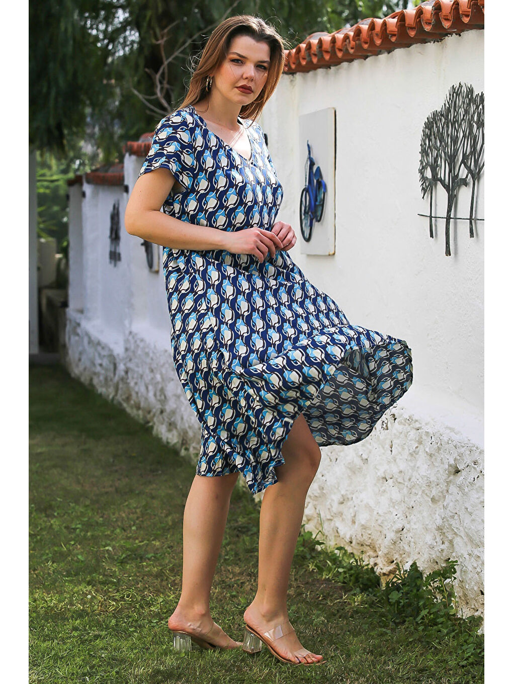 Mavi V Yaka Düşük Kol Allover Baskılı Casual Viskon Dokuma Elbise 115 66-5