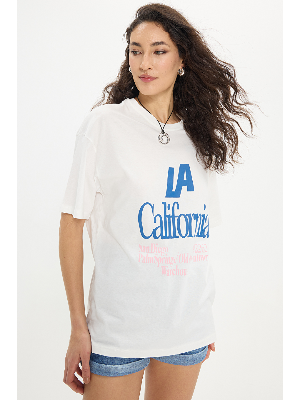 Kadın Oversize Geniş Kesim %100 Pamuk Bisiklet Yaka Kısa Kollu  Basklı Beyaz Tişört-2