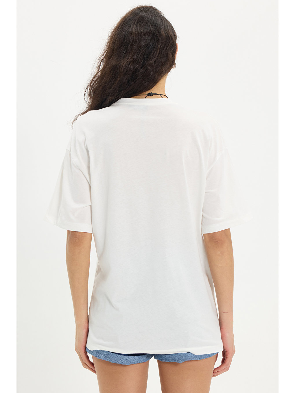 Kadın Oversize Geniş Kesim %100 Pamuk Bisiklet Yaka Kısa Kollu  Basklı Beyaz Tişört-5