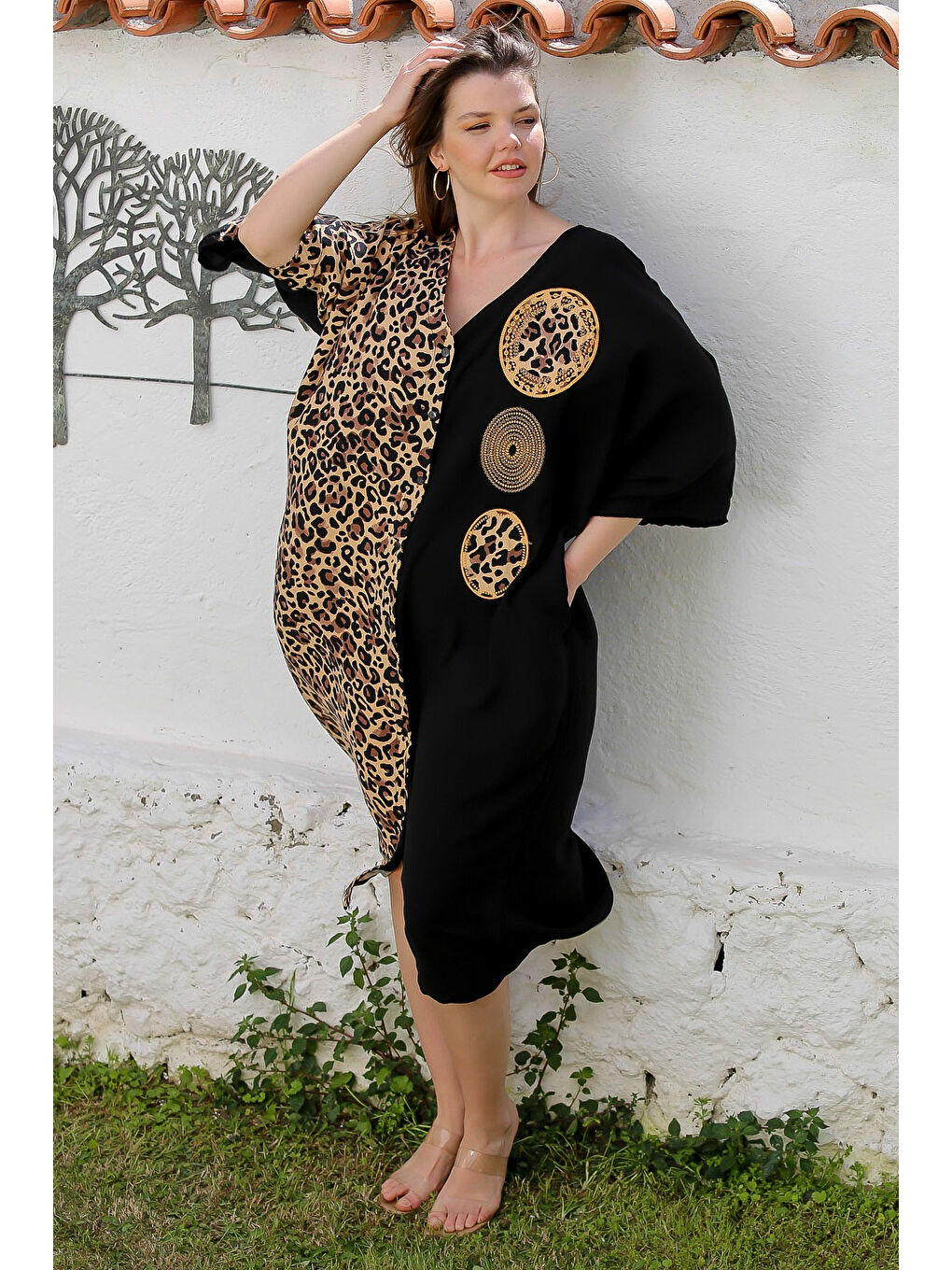 Siyah V Yaka Yarasa Kol Düğmeli Gizli Cepli Nakışlı Casual Viskon Dokuma Elbise 140 95-2