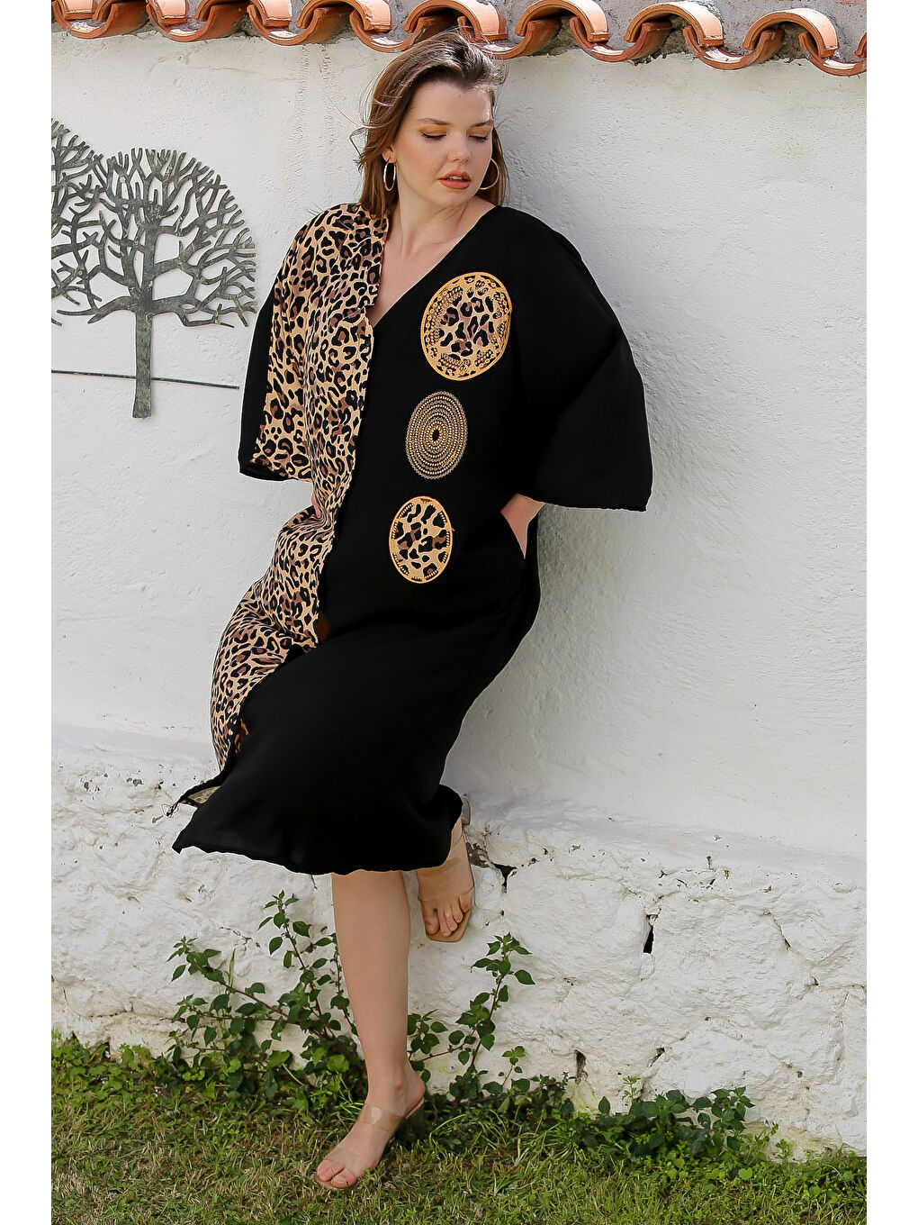 Siyah V Yaka Yarasa Kol Düğmeli Gizli Cepli Nakışlı Casual Viskon Dokuma Elbise 140 95-3