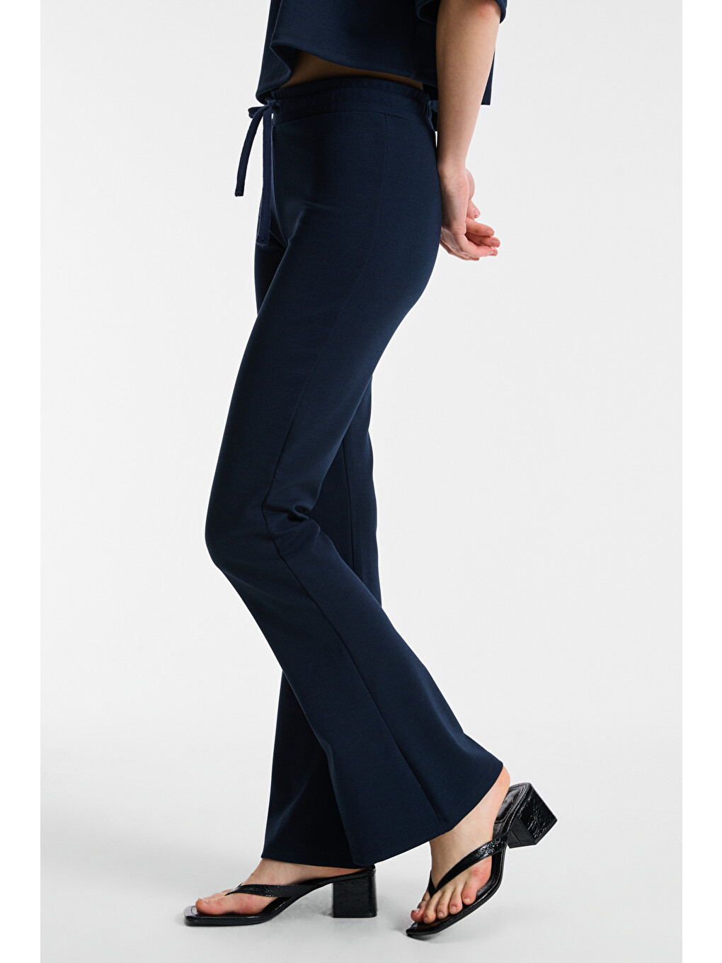 Ashera Kadın Esnek Kumaşlı Geniş Paçalı Slim Fit Lacivert Eşofman Altı-3