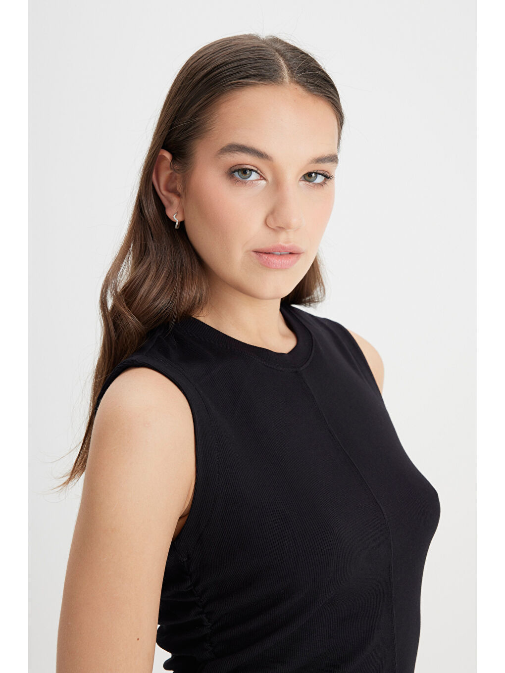 Slim Fit Dar Kesim Bisiklet Yaka Siyah Tişört-4