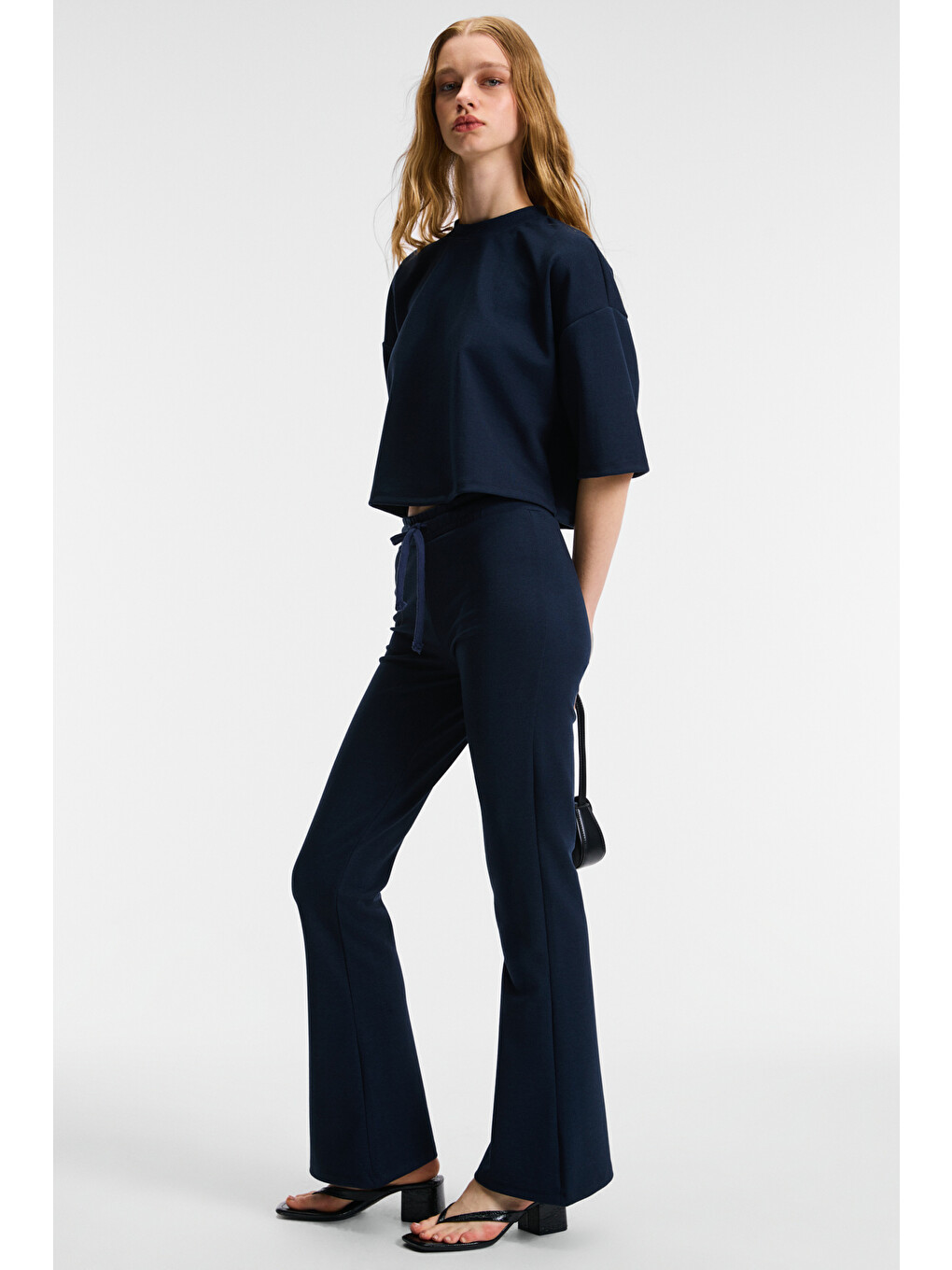 Ashera Kadın Esnek Kumaşlı Geniş Paçalı Slim Fit Lacivert Eşofman Altı-4