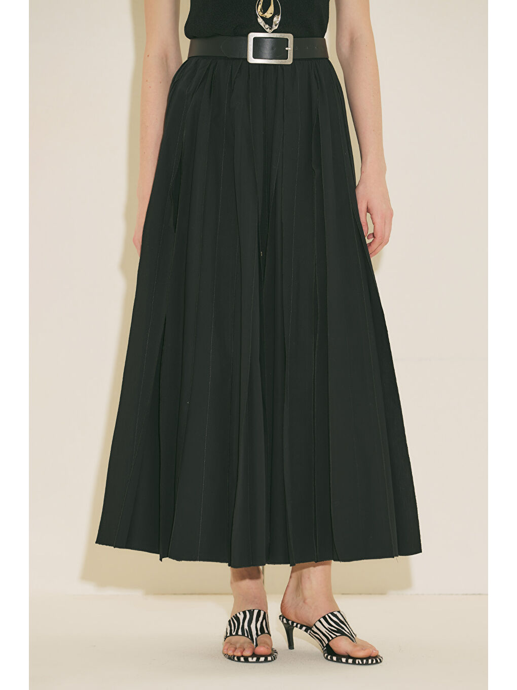 Zeya Parçalı Etek Siyah-4