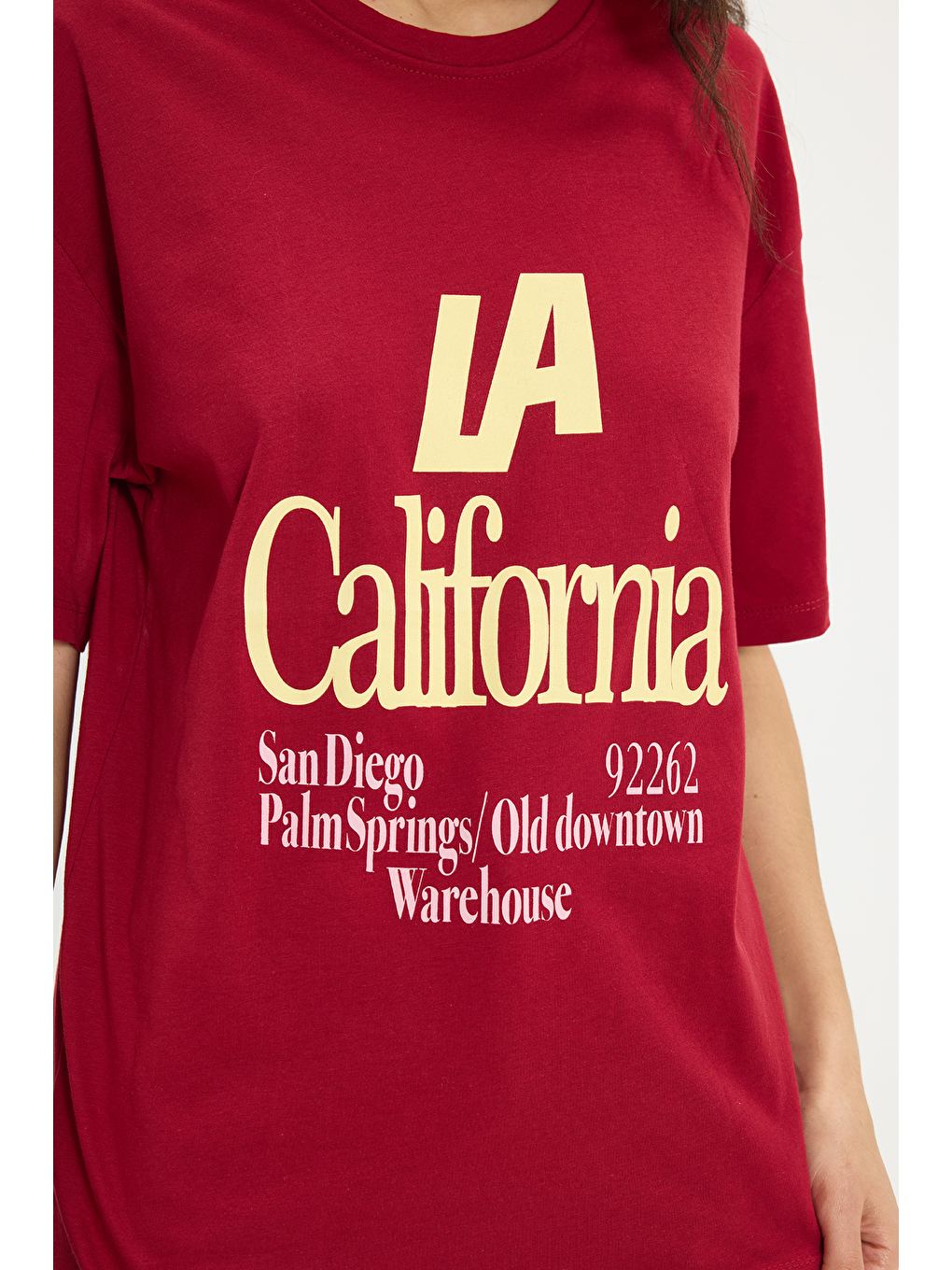 Kadın Oversize Geniş Kesim %100 Pamuk Bisiklet Yaka Kısa Kollu Basklı Bordo Tişört-4