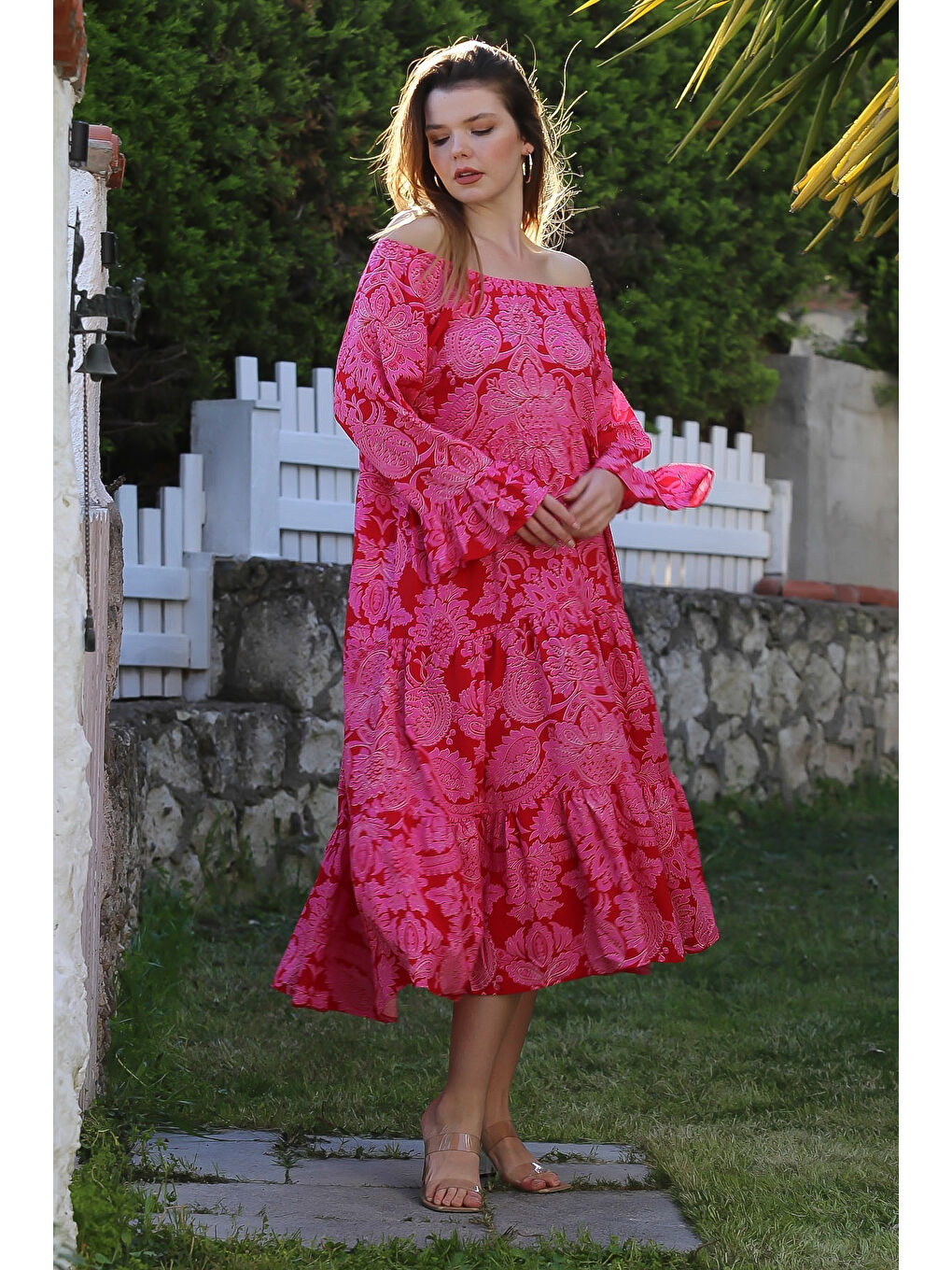 Kırmızı Carmen Yaka Fırfırlı Kol Etek Ucu Fırfırlı Allover Baskılı Viskon Dokuma Elbise 130 60-1