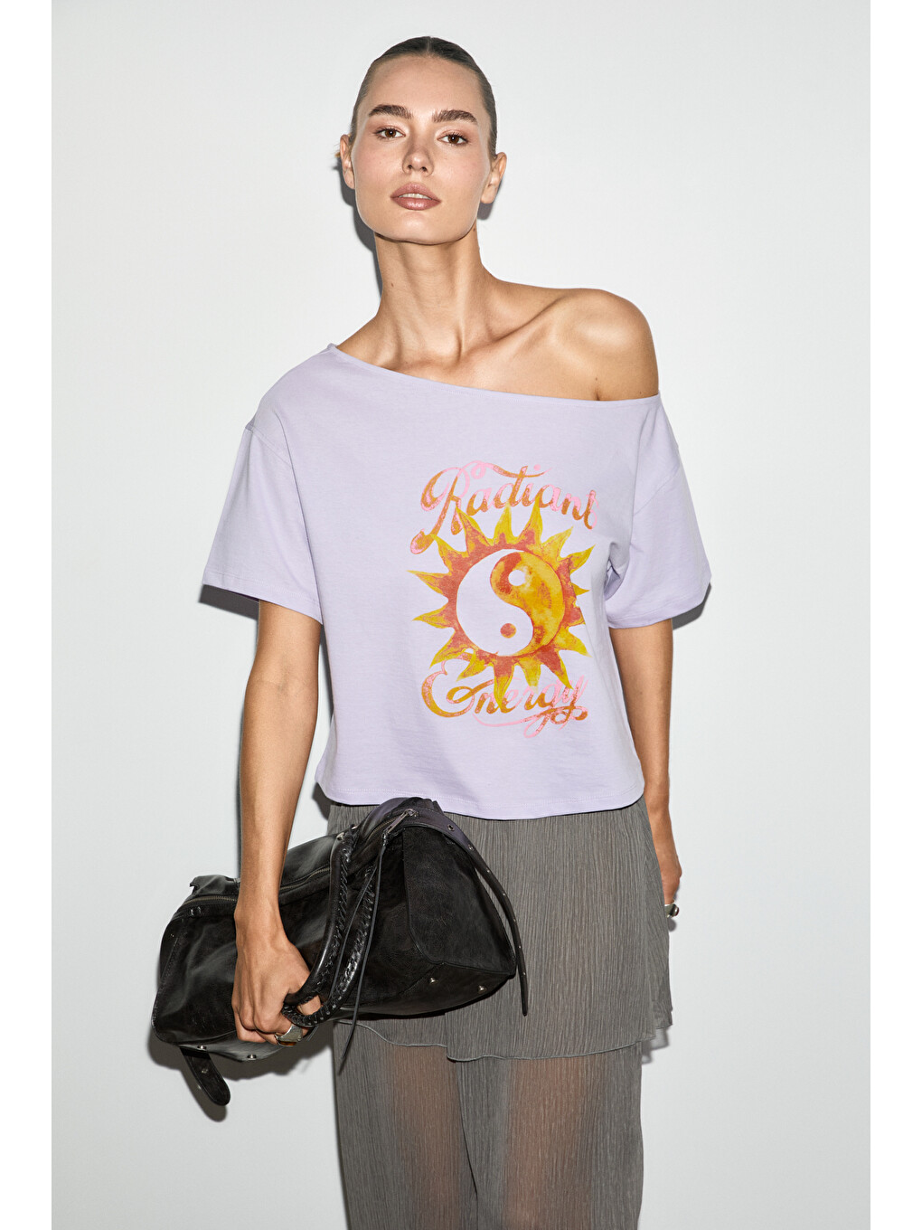 Lila QALY Kadın Kayık Yaka Tek Omuz Kısa Kol Ön Ve Arka Baskı Detaylı Relaxed LİLA T-Shirt-1
