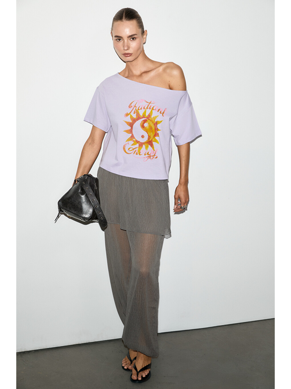 Lila QALY Kadın Kayık Yaka Tek Omuz Kısa Kol Ön Ve Arka Baskı Detaylı Relaxed LİLA T-Shirt-2