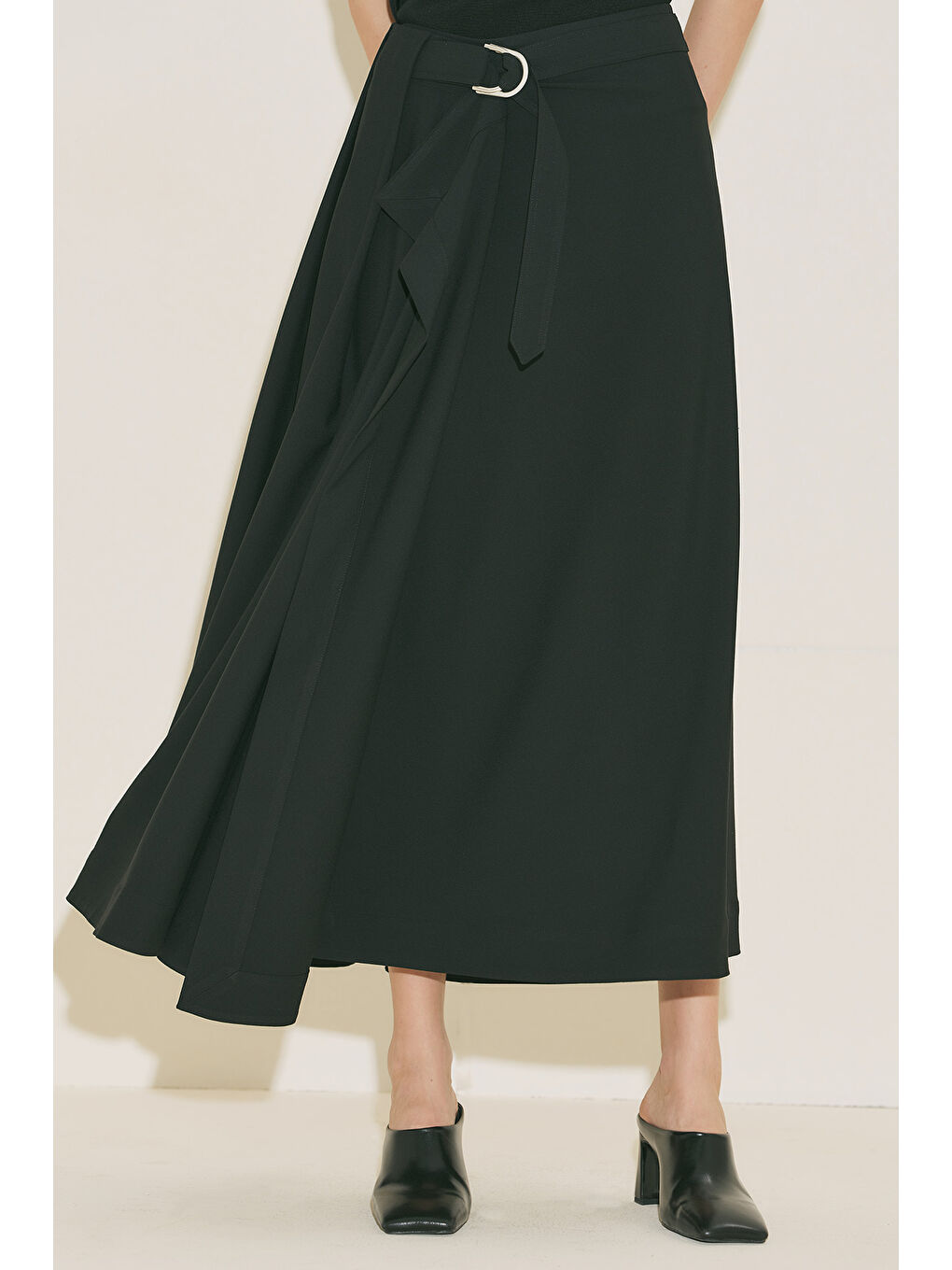 Asimetrik Kemerli Etek Siyah-4