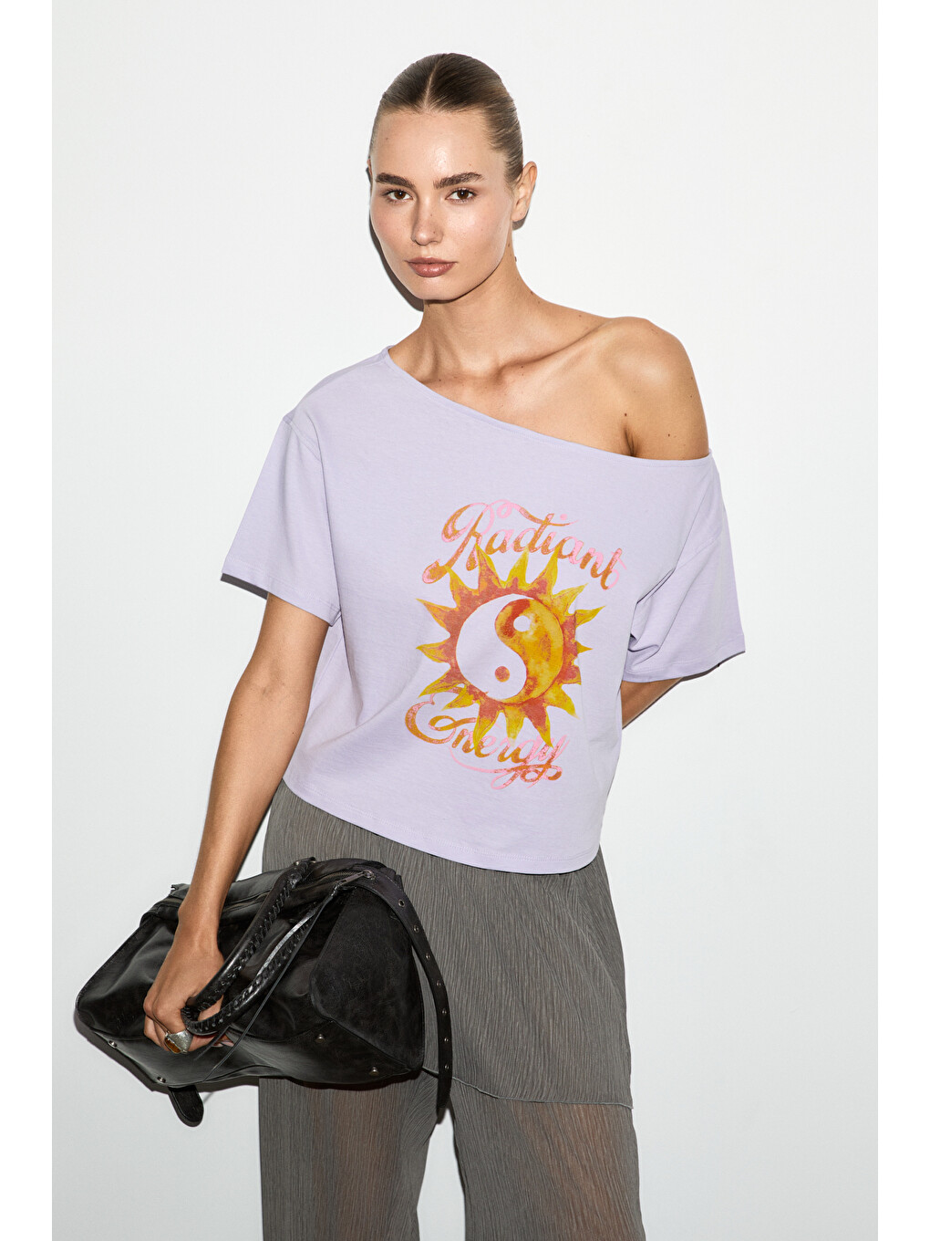 Lila QALY Kadın Kayık Yaka Tek Omuz Kısa Kol Ön Ve Arka Baskı Detaylı Relaxed LİLA T-Shirt-3