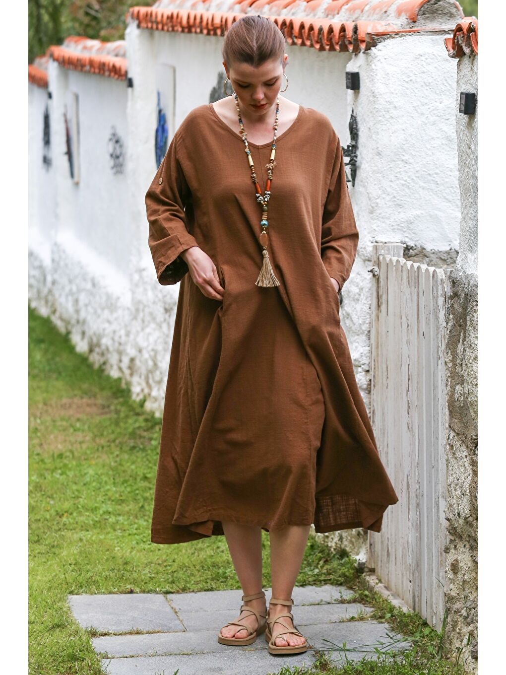 Kahverengi V Yaka Düğmeli Uzun Kollu Casual Keten Görünümlü Dokuma Elbise 118 60