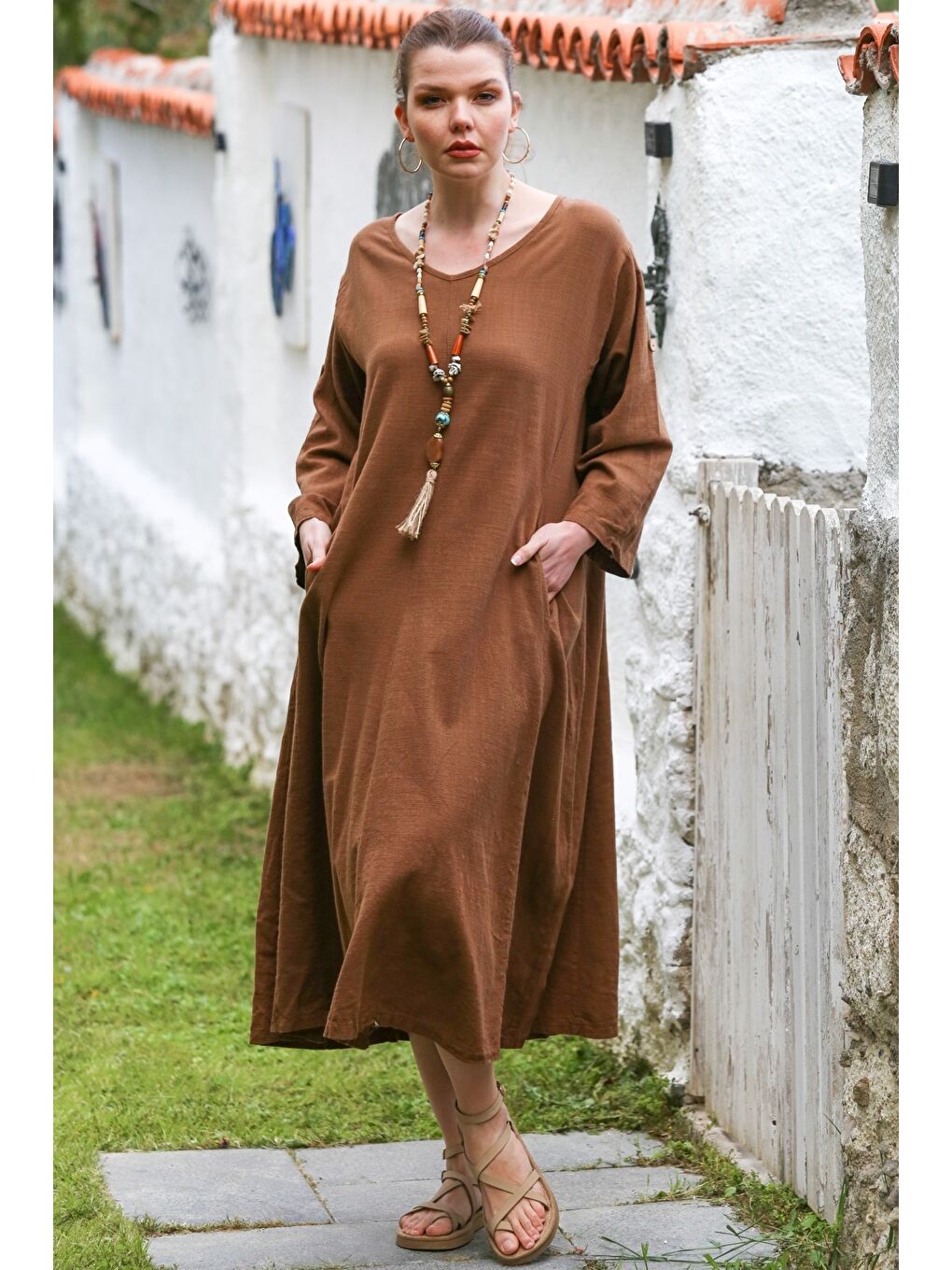 Kahverengi V Yaka Düğmeli Uzun Kollu Casual Keten Görünümlü Dokuma Elbise 118 60-1