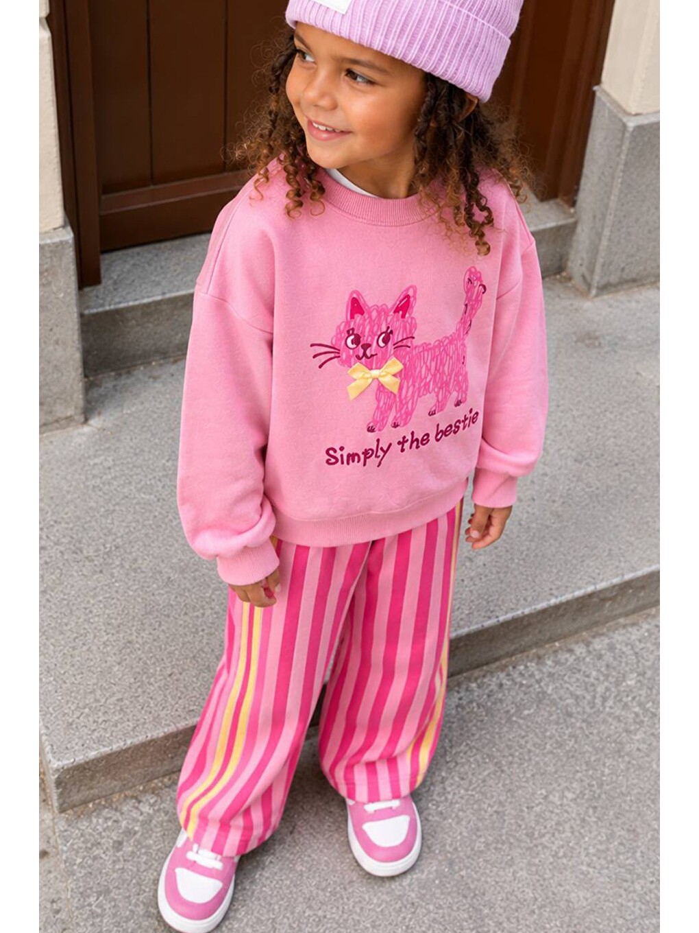 Kız Çocuk Pembe Kedi Baskılı Sweatshirt Ve Pembe Çizgili Eşofman Alt Üst Takım-4