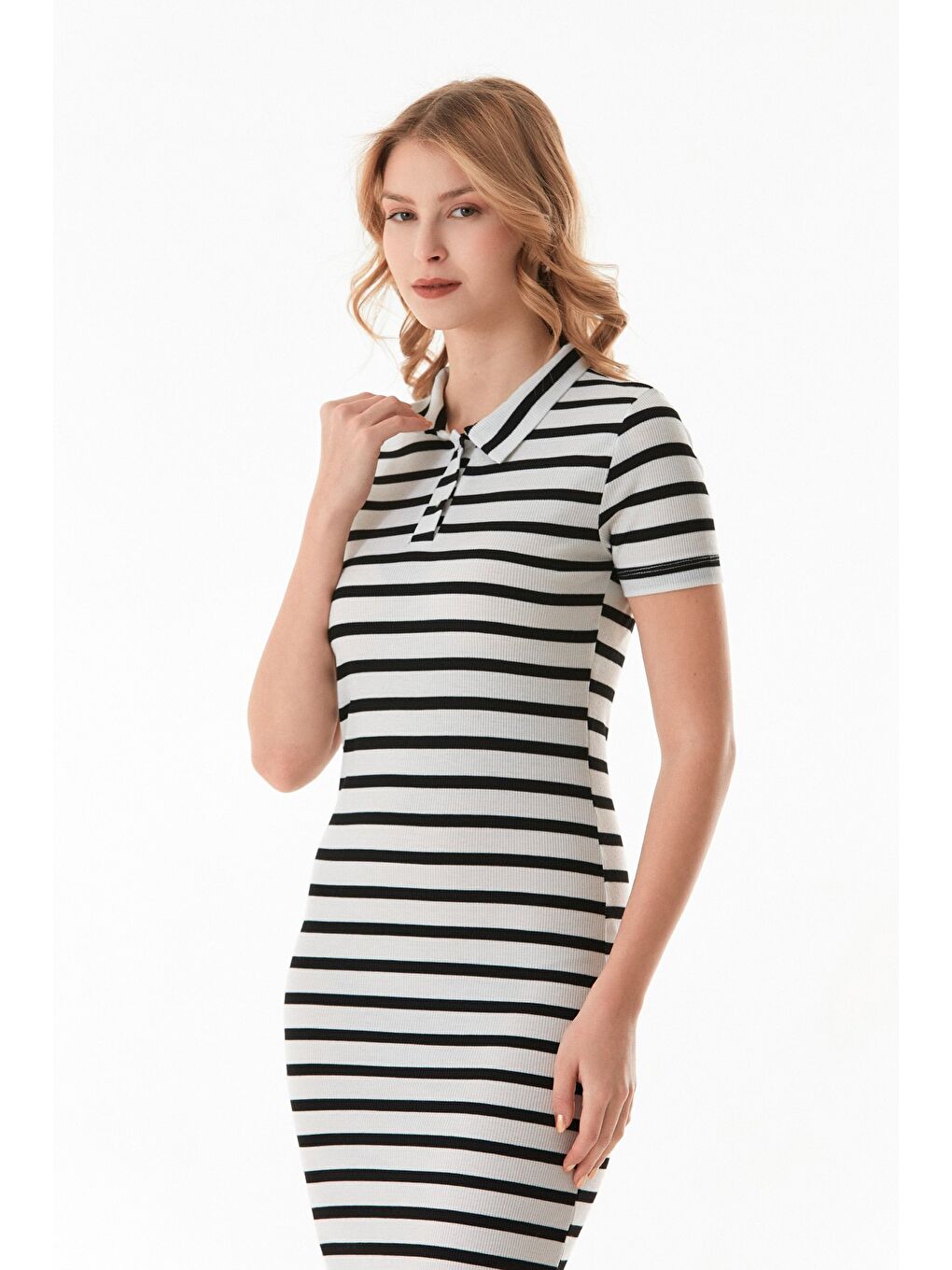 Beyaz Çizgili Polo Yaka Yarım Düğmeli Elbise-1