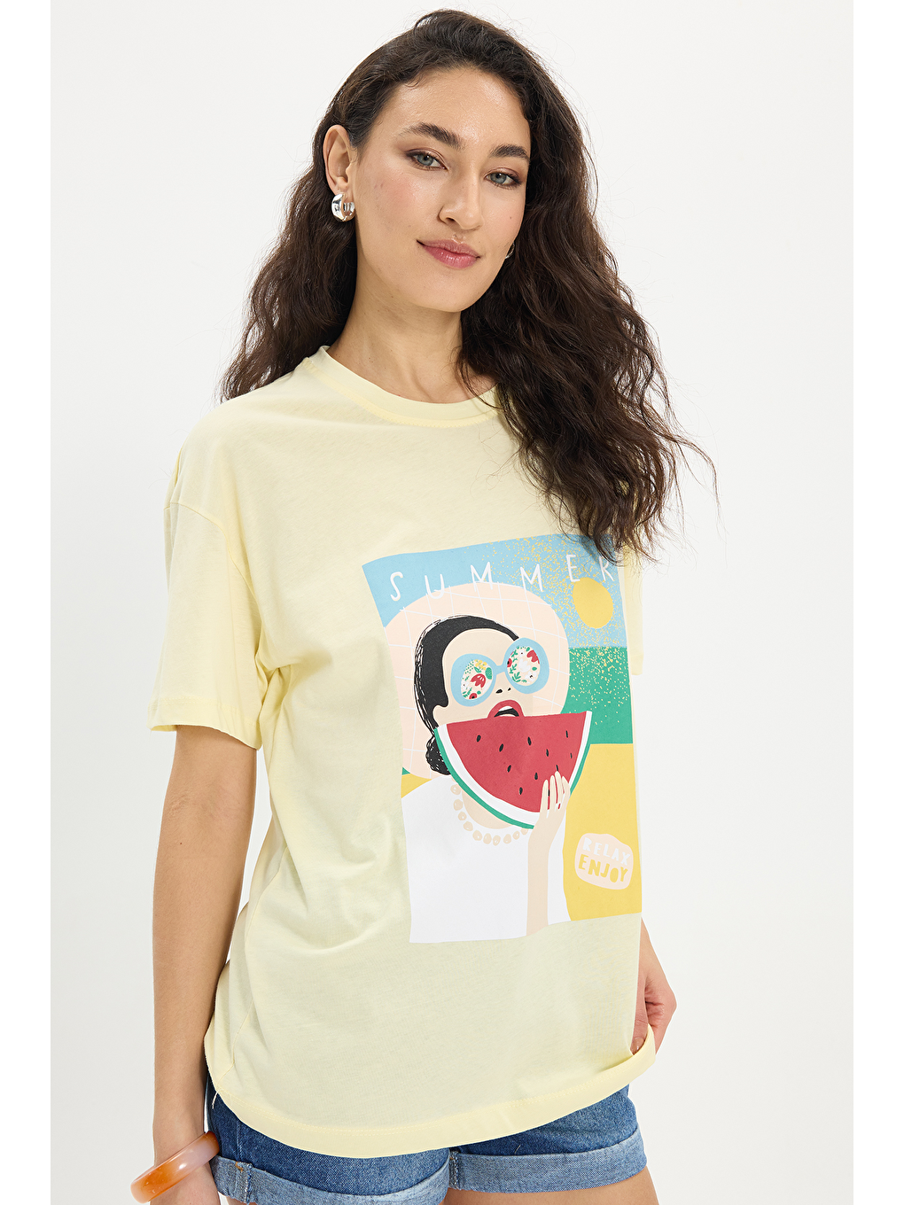 Kadın Oversize Geniş Kesim %100 Pamuk Bisiklet Yaka Kısa Kollu Baskılı Sarı Tişört