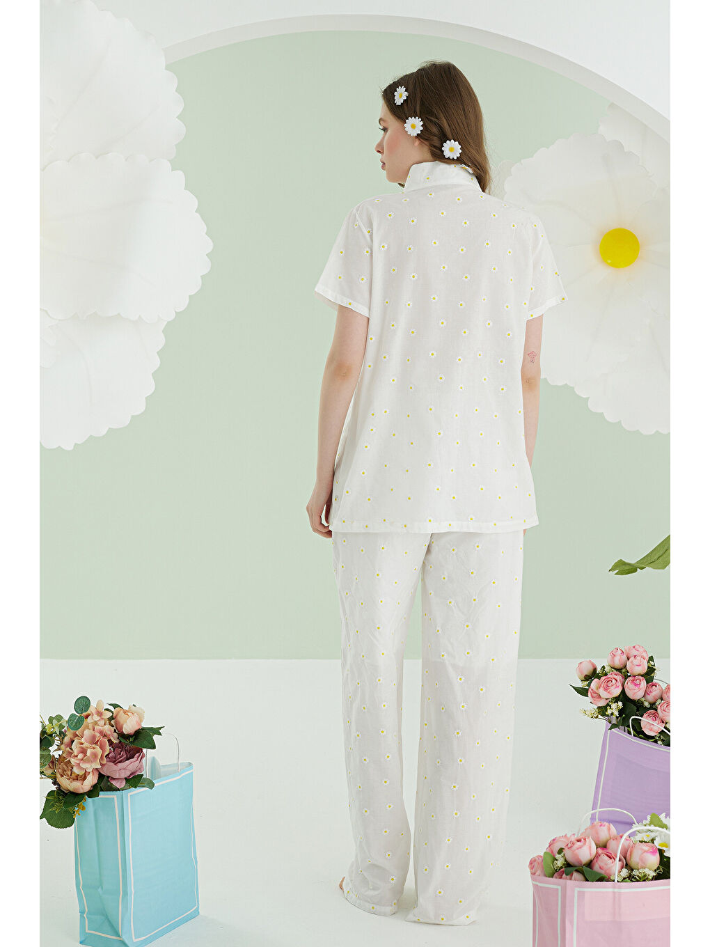 Beyaz Papatyalı Önden Düğmeli Pijama Takımı-3