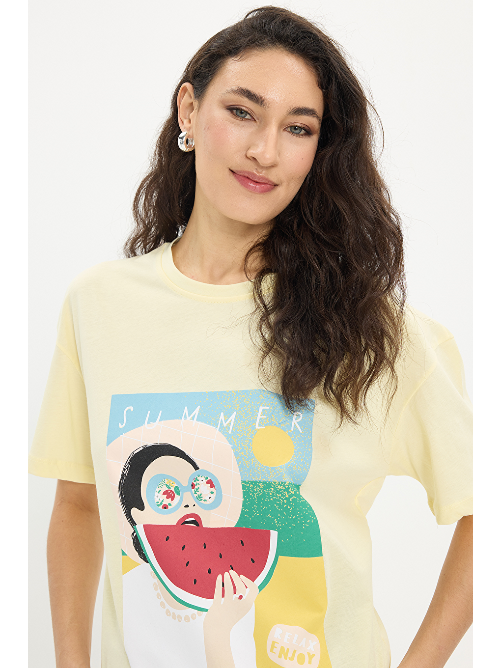 Kadın Oversize Geniş Kesim %100 Pamuk Bisiklet Yaka Kısa Kollu Baskılı Sarı Tişört-2