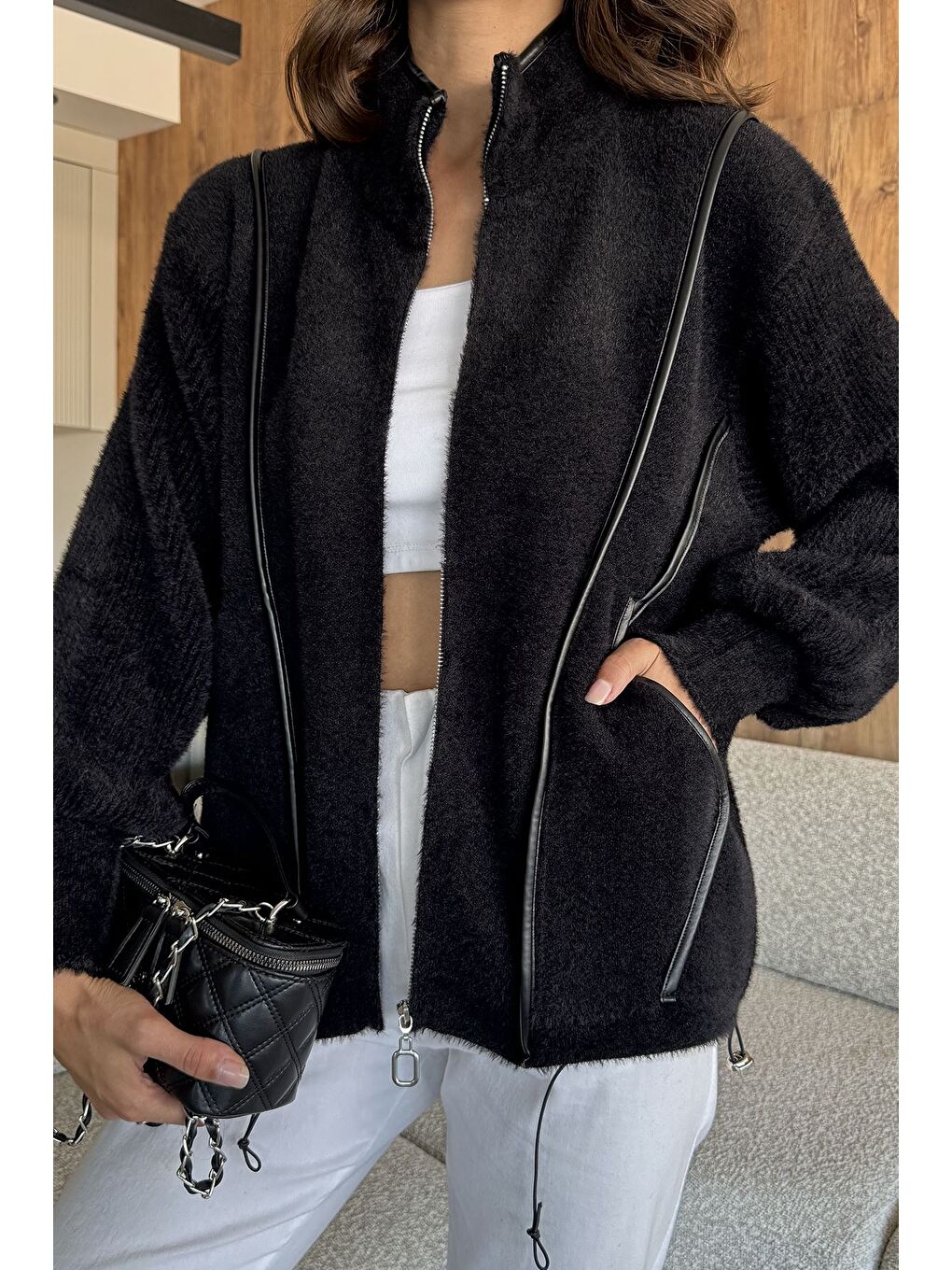 Siyah Deri Detaylı Angora İplik Kadın Triko Ceket