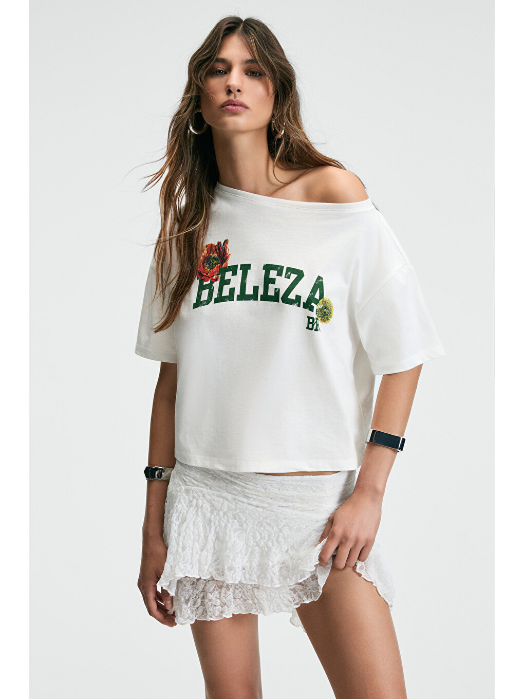 Ekru QALY Kadın Kayık Yaka Tek Omuz Kısa Kol Ön Ve Arka Baskı Detaylı Relaxed EKRU T-Shirt-1