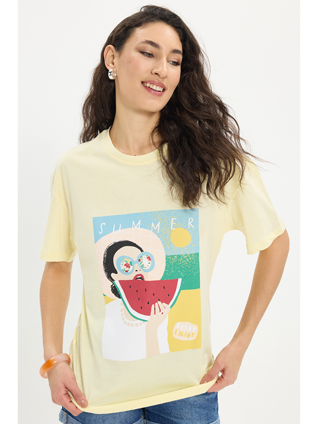 Kadın Oversize Geniş Kesim %100 Pamuk Bisiklet Yaka Kısa Kollu Baskılı Sarı Tişört-6