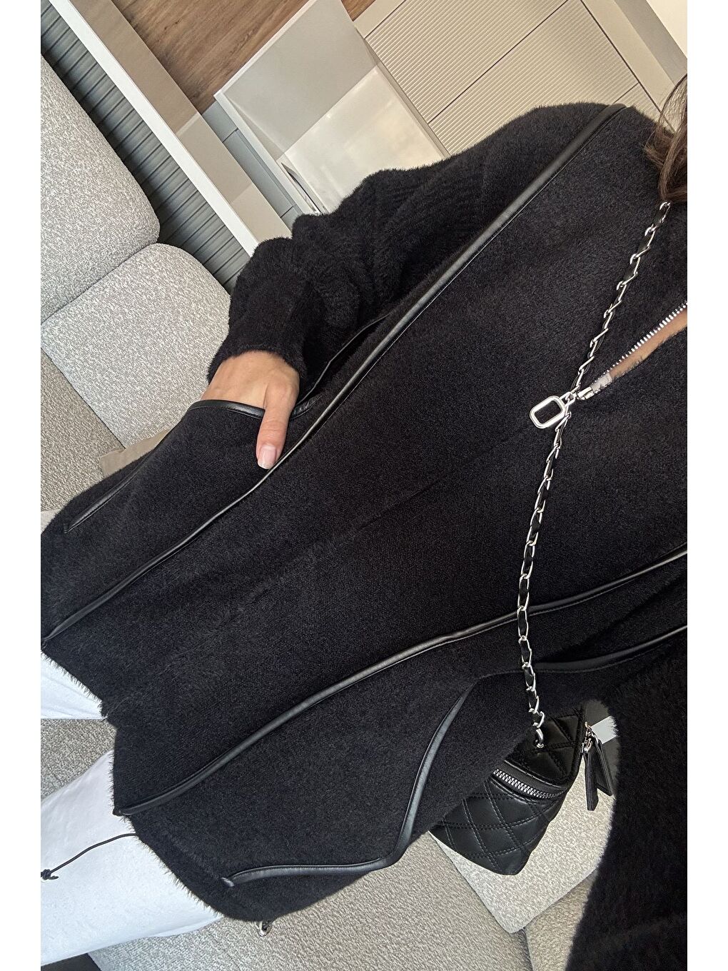 Siyah Deri Detaylı Angora İplik Kadın Triko Ceket-4