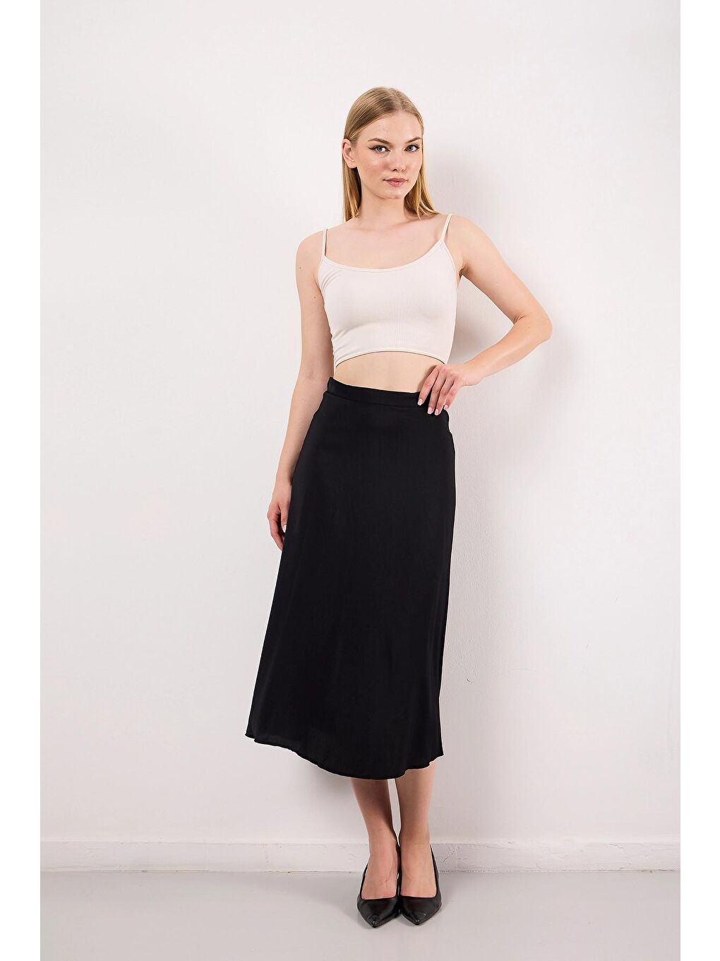 Siyah Fermuar Kapamalı Normal Bel Midi Boy Çan Etek