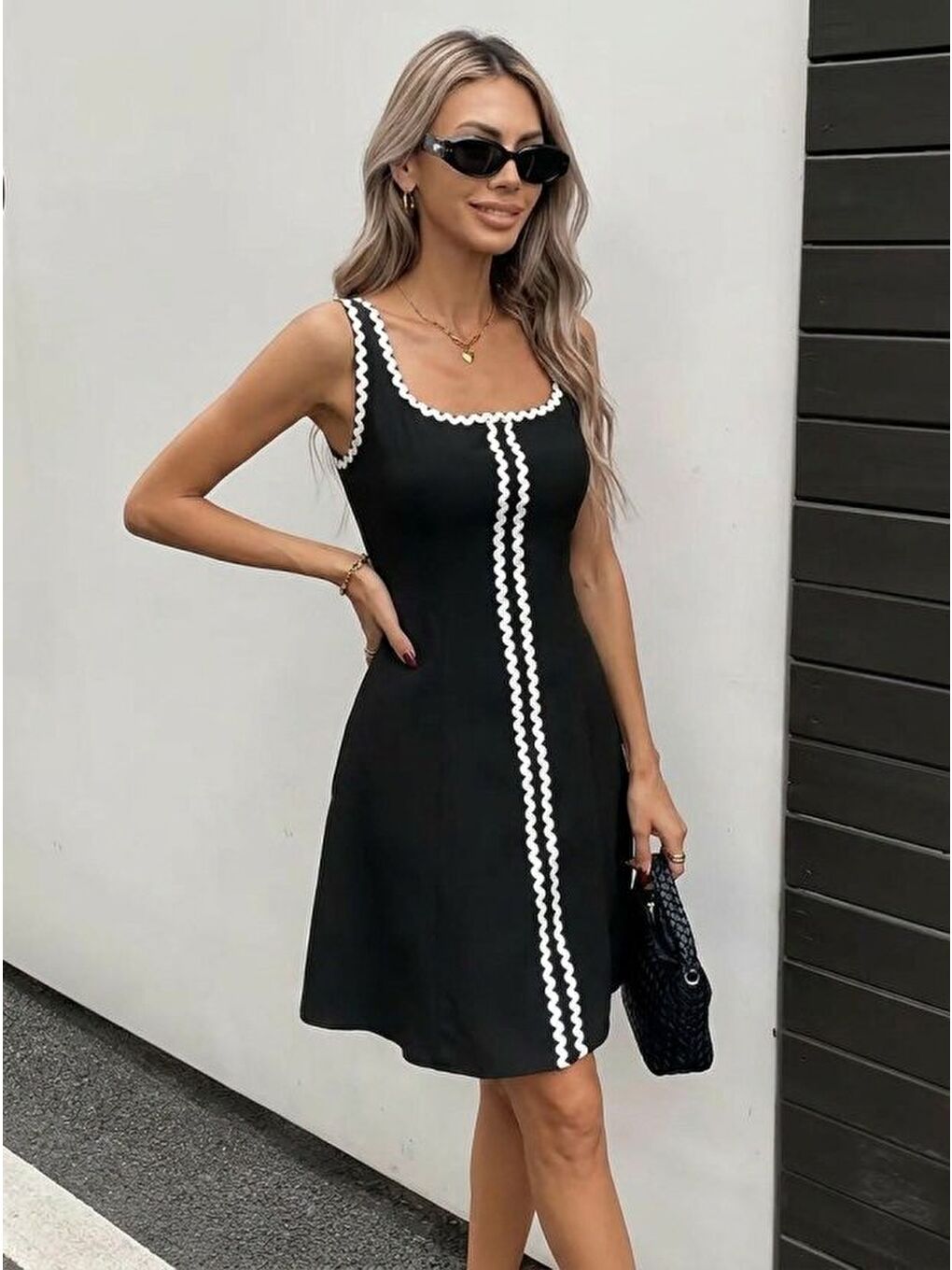 Siyah Kadın Askılı Yuvarlak Yakalı şerit Desenli Kısa Kiloş Elbise-1