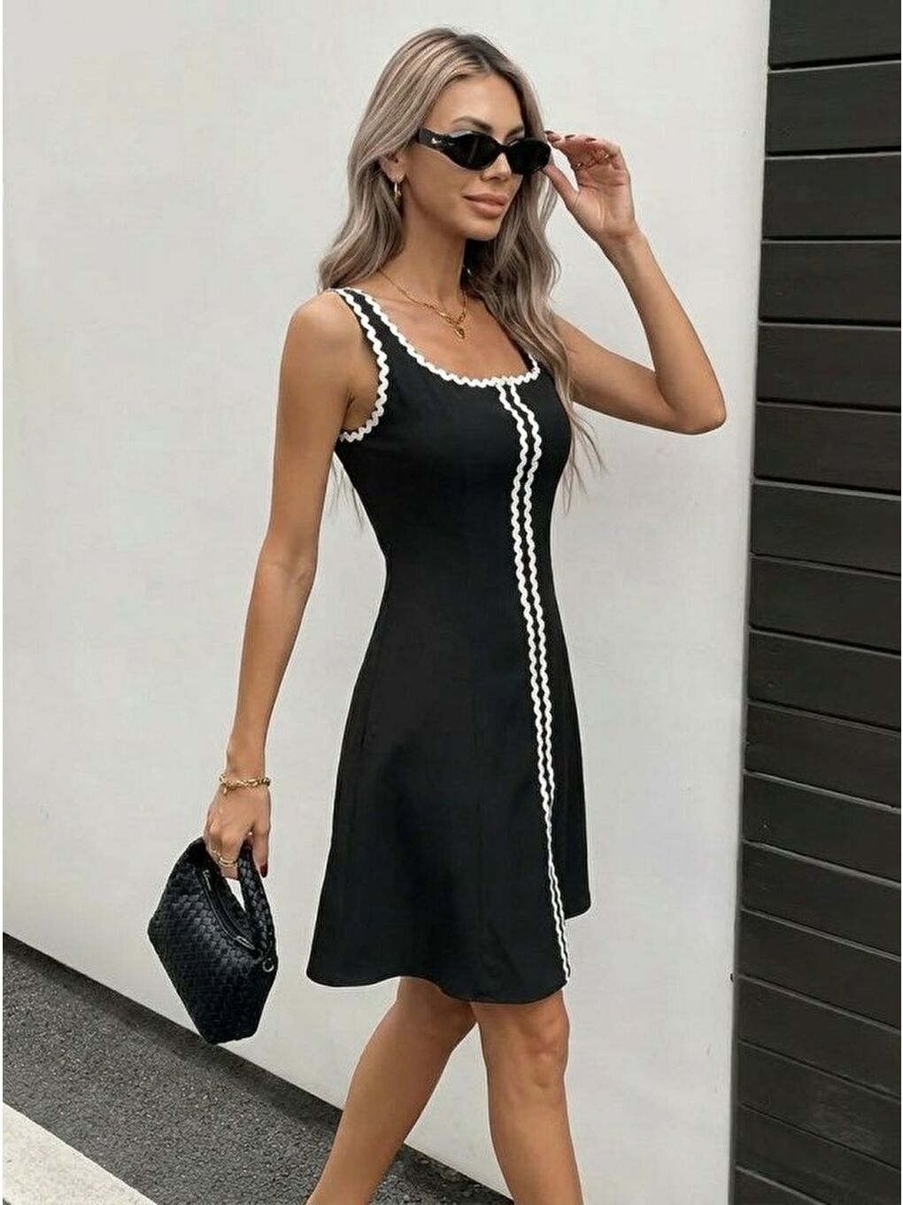 Siyah Kadın Askılı Yuvarlak Yakalı şerit Desenli Kısa Kiloş Elbise-2