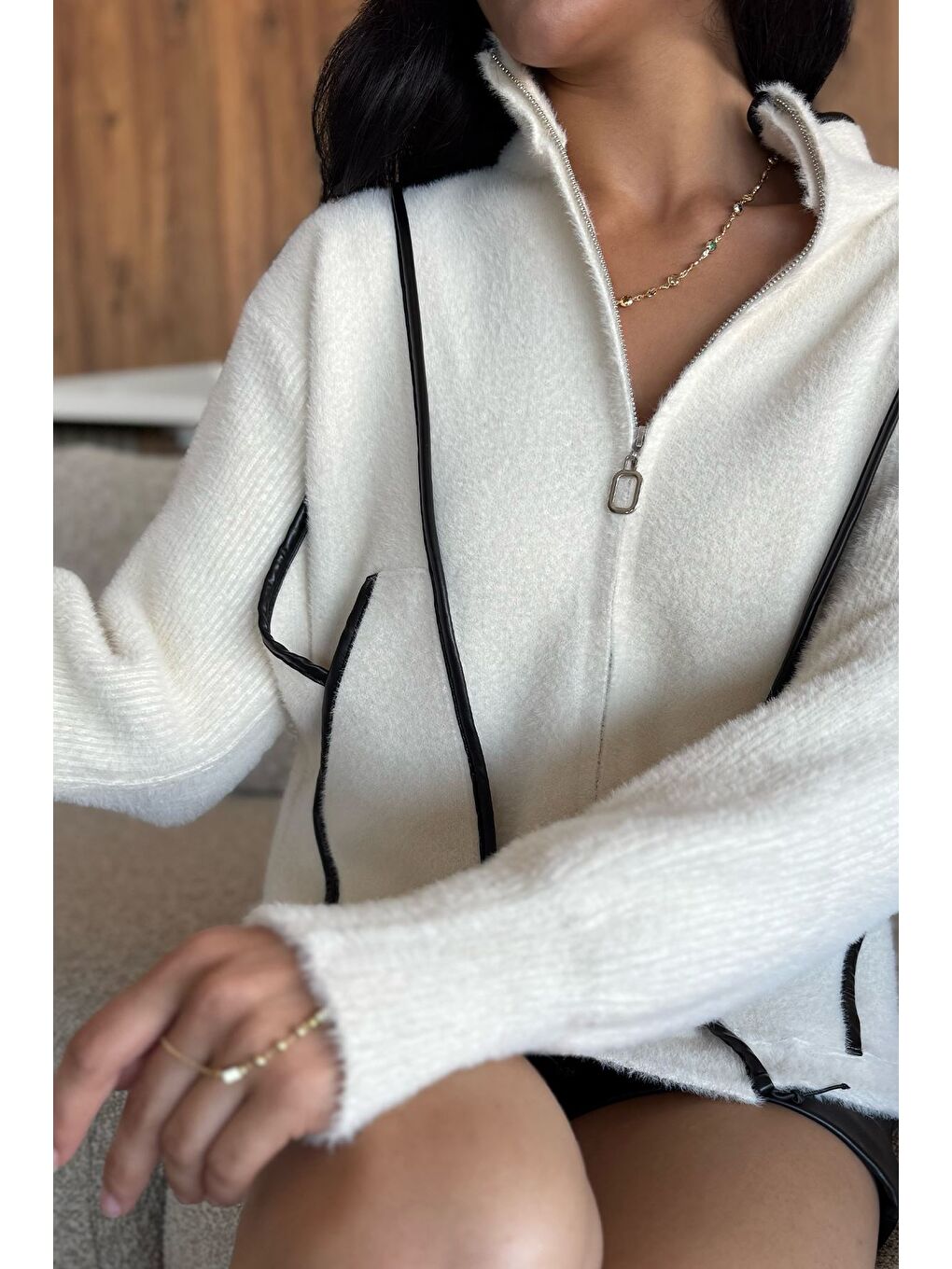 Ekru Deri Detaylı Angora İplik Kadın Triko Ceket