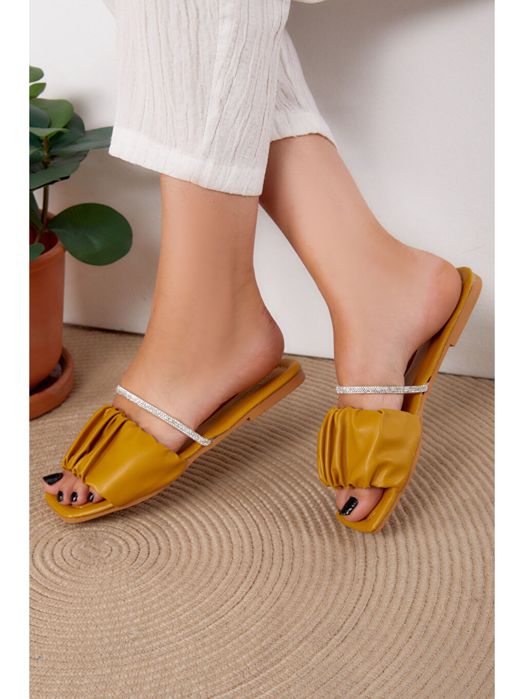 Sarı Kadın Hardal Taşlı Terlik - 25541-2