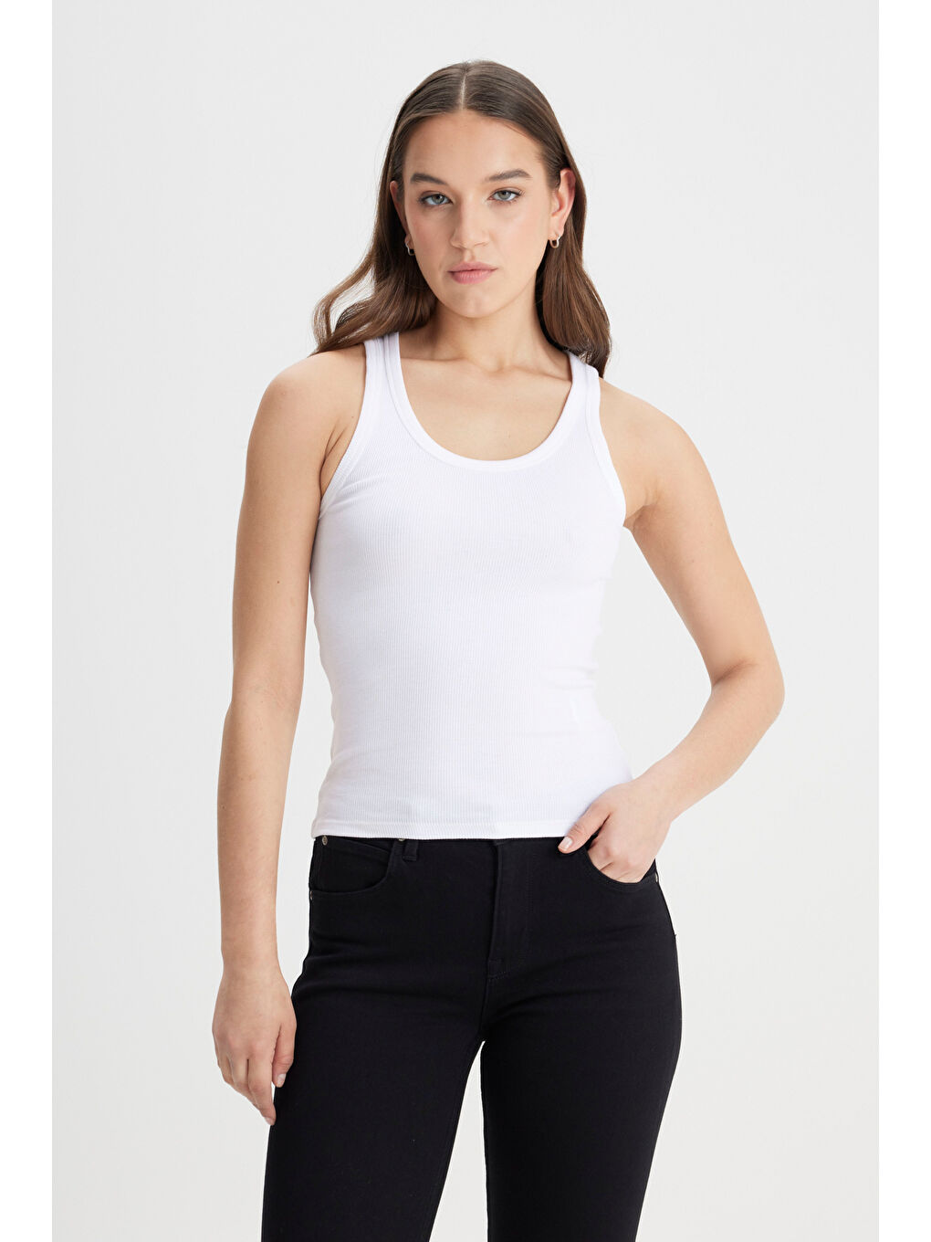 Slim Fit Dar Kesim Beyaz Tişört-1